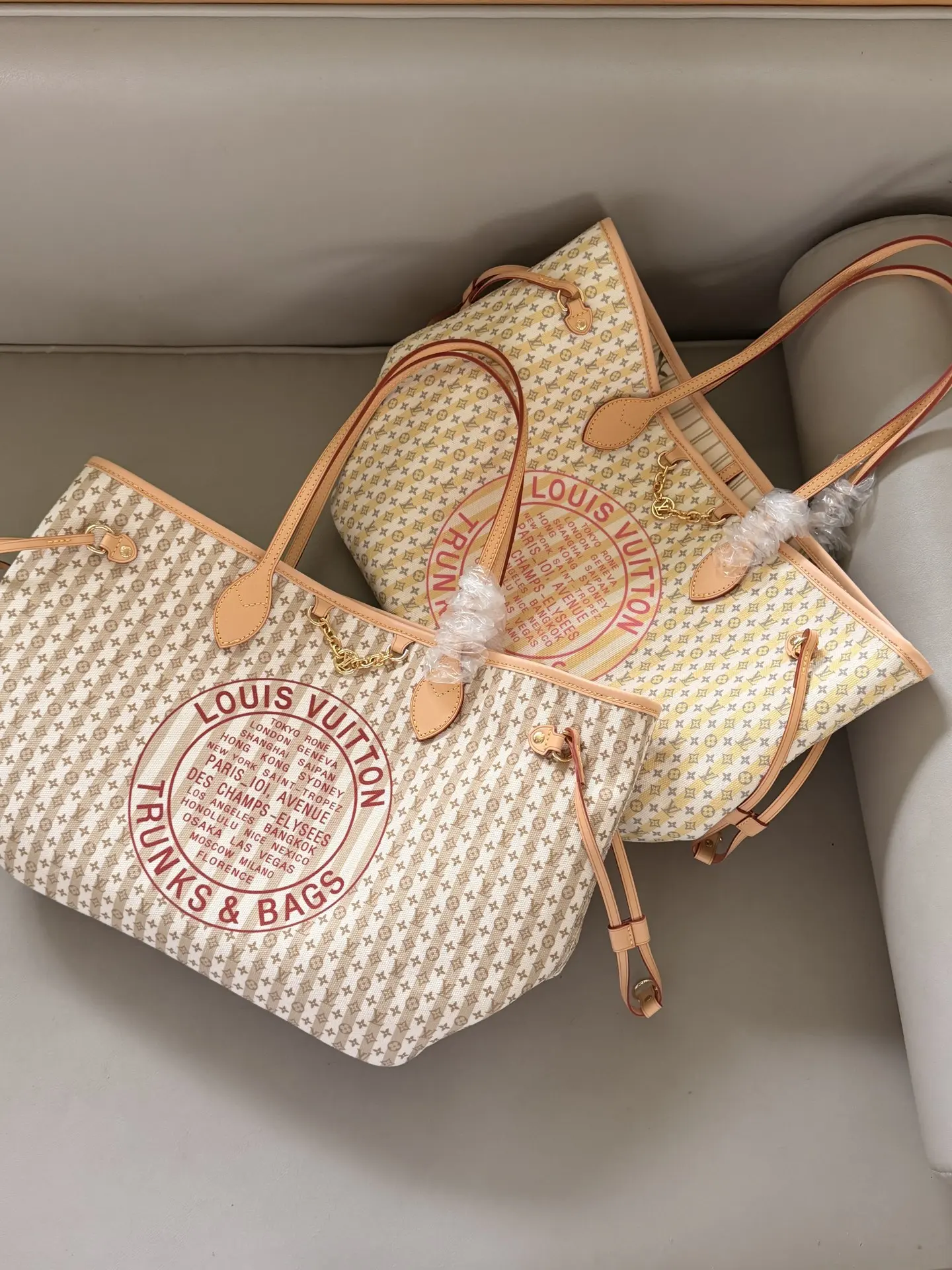 Louis Vuitton Neverfull Canvas Tote Bag D35516174