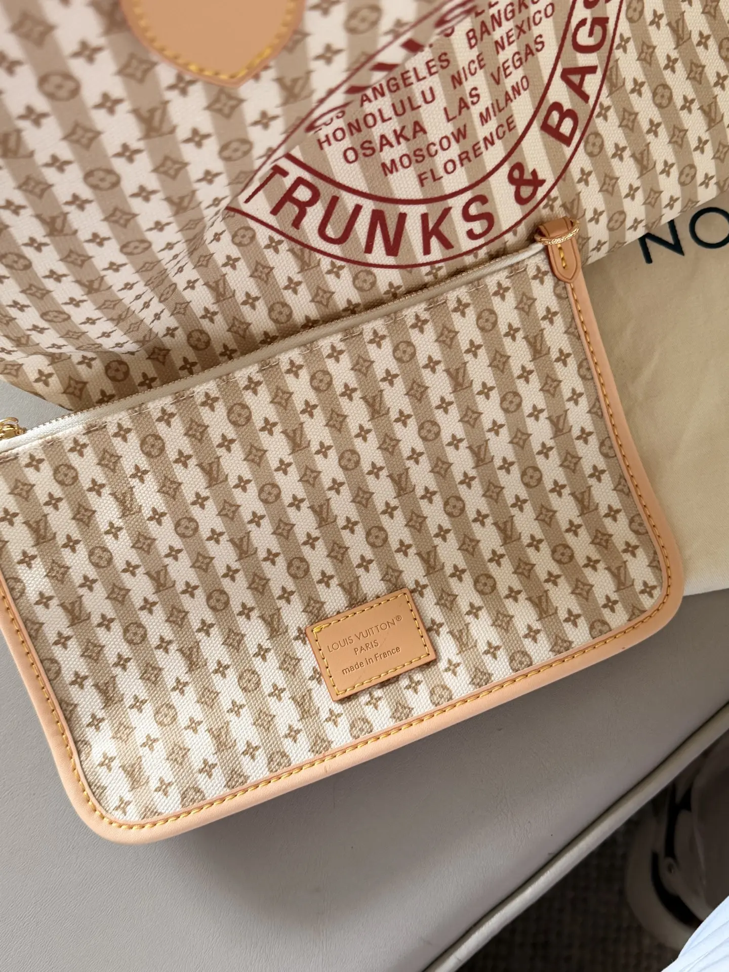 Louis Vuitton Neverfull Canvas Tote Bag D35516174 — view 7