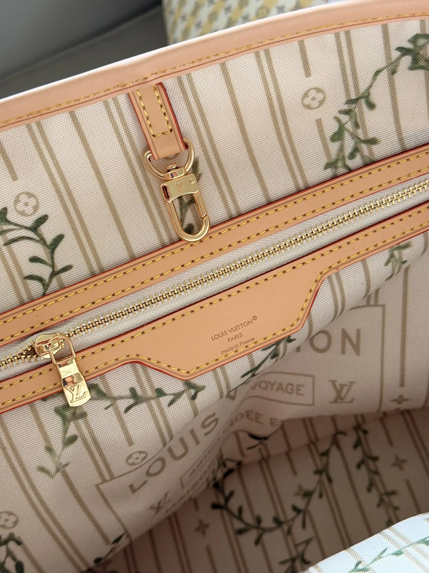 Louis Vuitton Neverfull Canvas Tote Bag D35516174 — view 8