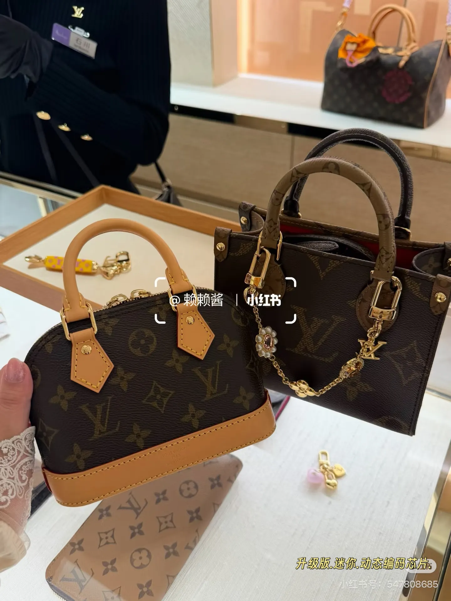 Louis Vuitton Alma Mini Monogram Handbag D34016178 — view 3