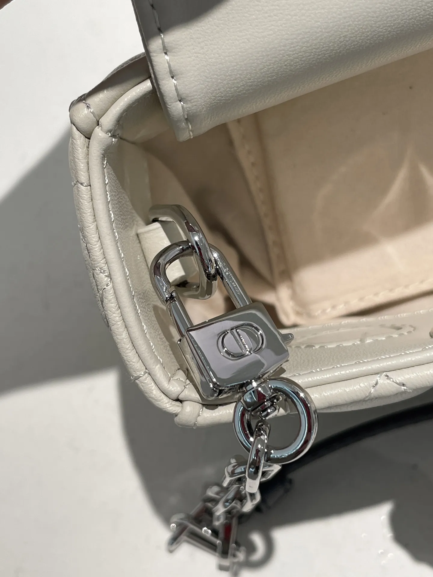Dior D-Joy Quilted Lady Bag D55016189 — view 4