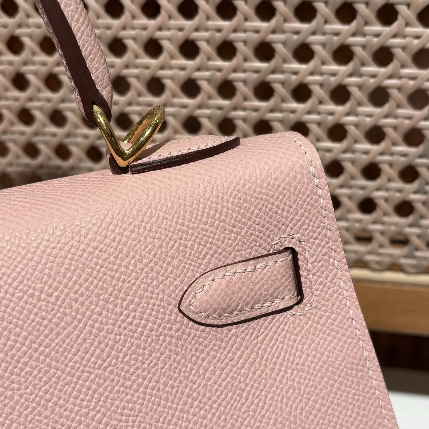 Hermès Kelly 25 Epsom Leather Bag D59016190 — view 4