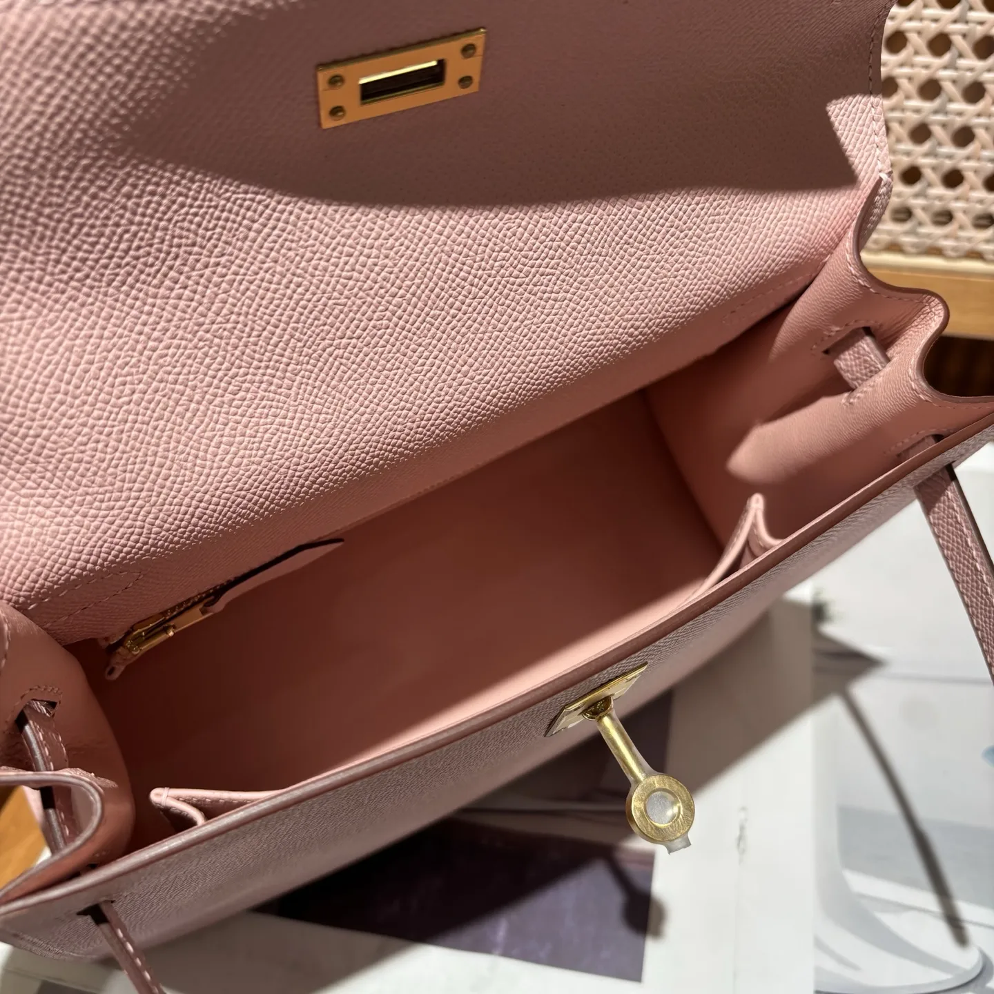 Hermès Kelly 25 Epsom Leather Bag D59016190 — view 9