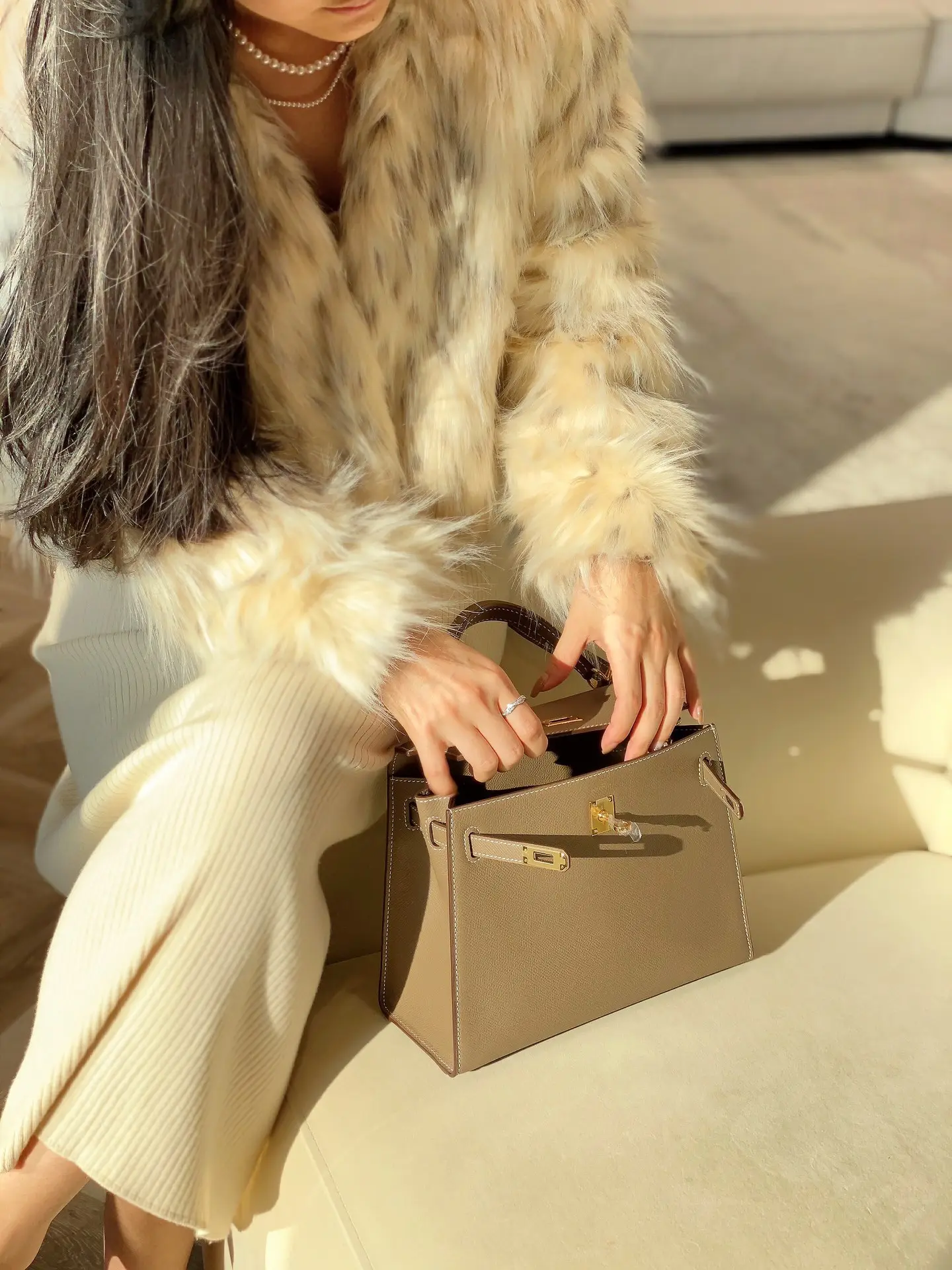 Hermès Kelly Grained Leather Top-Handle Bag D59016194