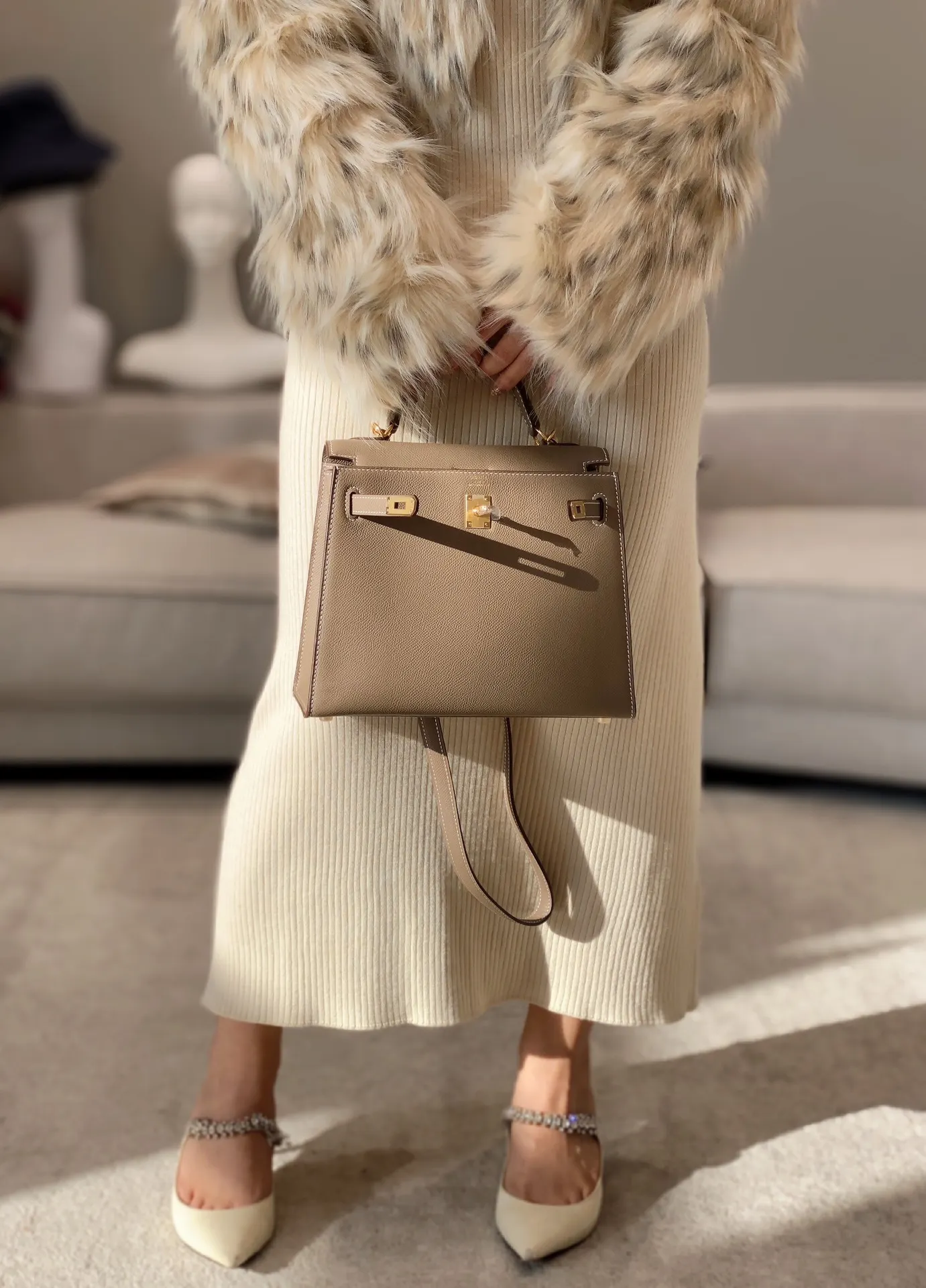 Hermès Kelly Grained Leather Top-Handle Bag D59016194 — view 5