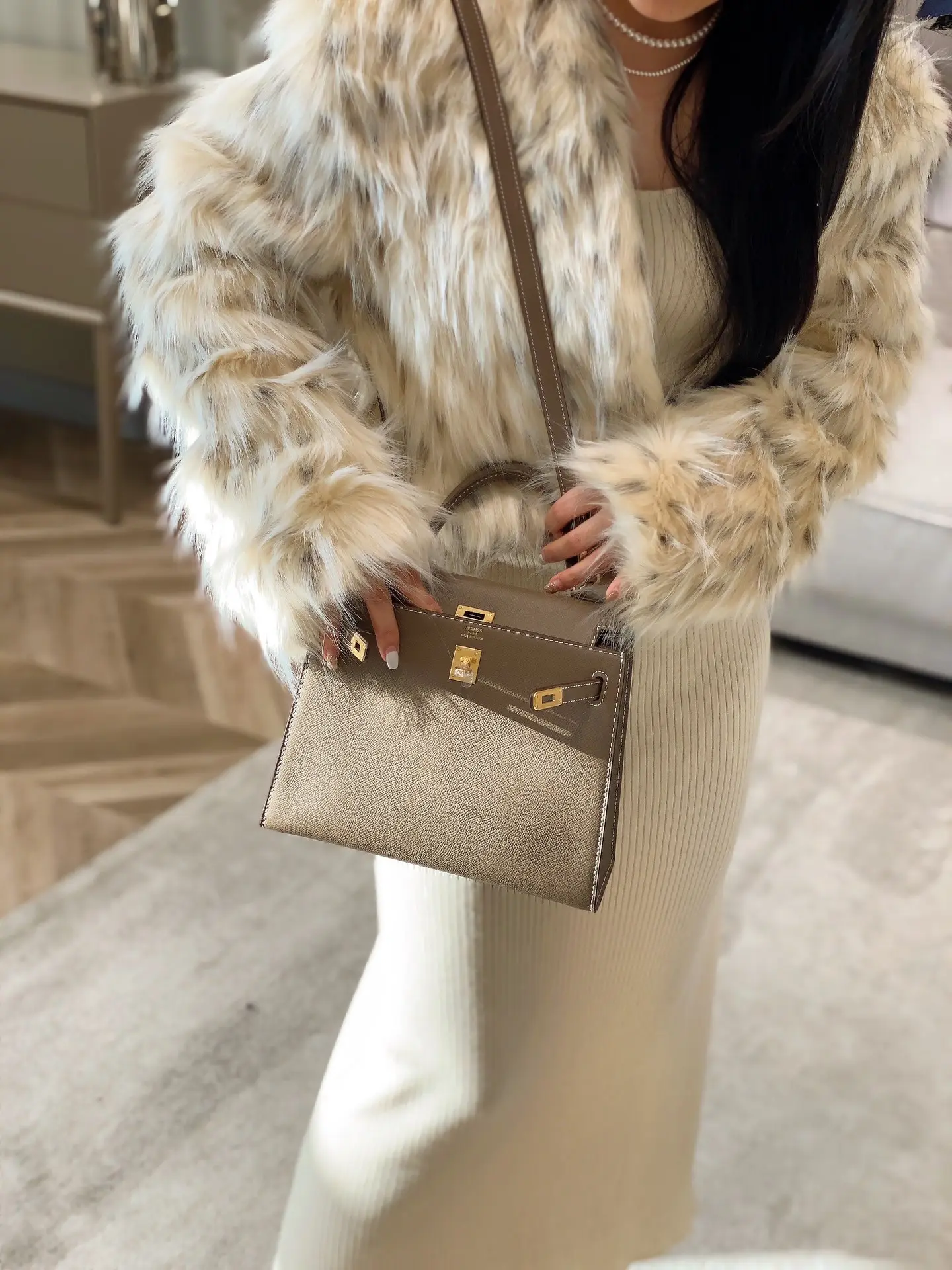 Hermès Kelly Grained Leather Top-Handle Bag D59016194 — view 6