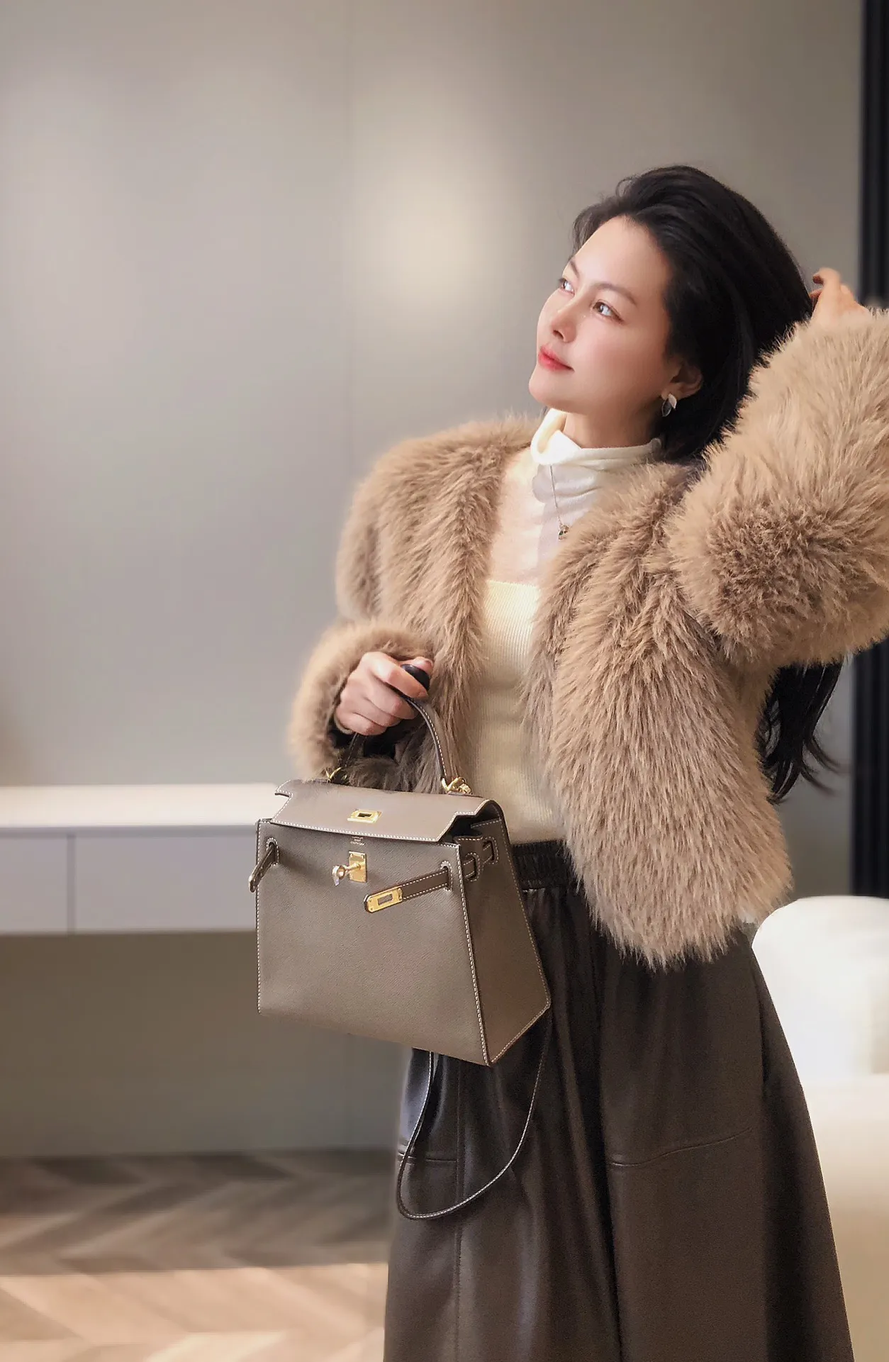 Hermès Kelly Grained Leather Top-Handle Bag D59016194 — view 9