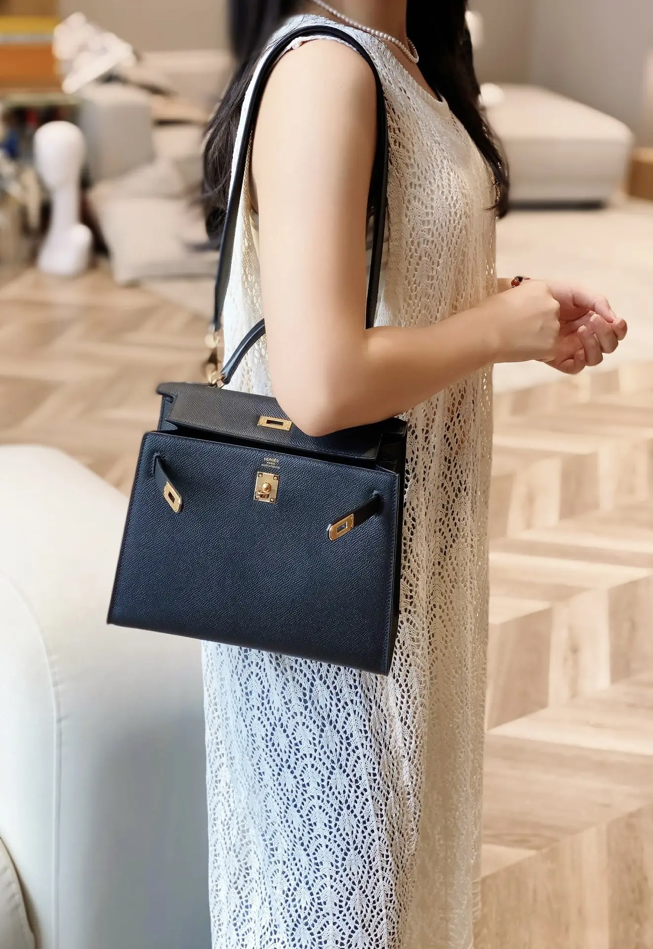 Hermès Kelly Grained Leather Top-Handle Bag D59016196 — view 4