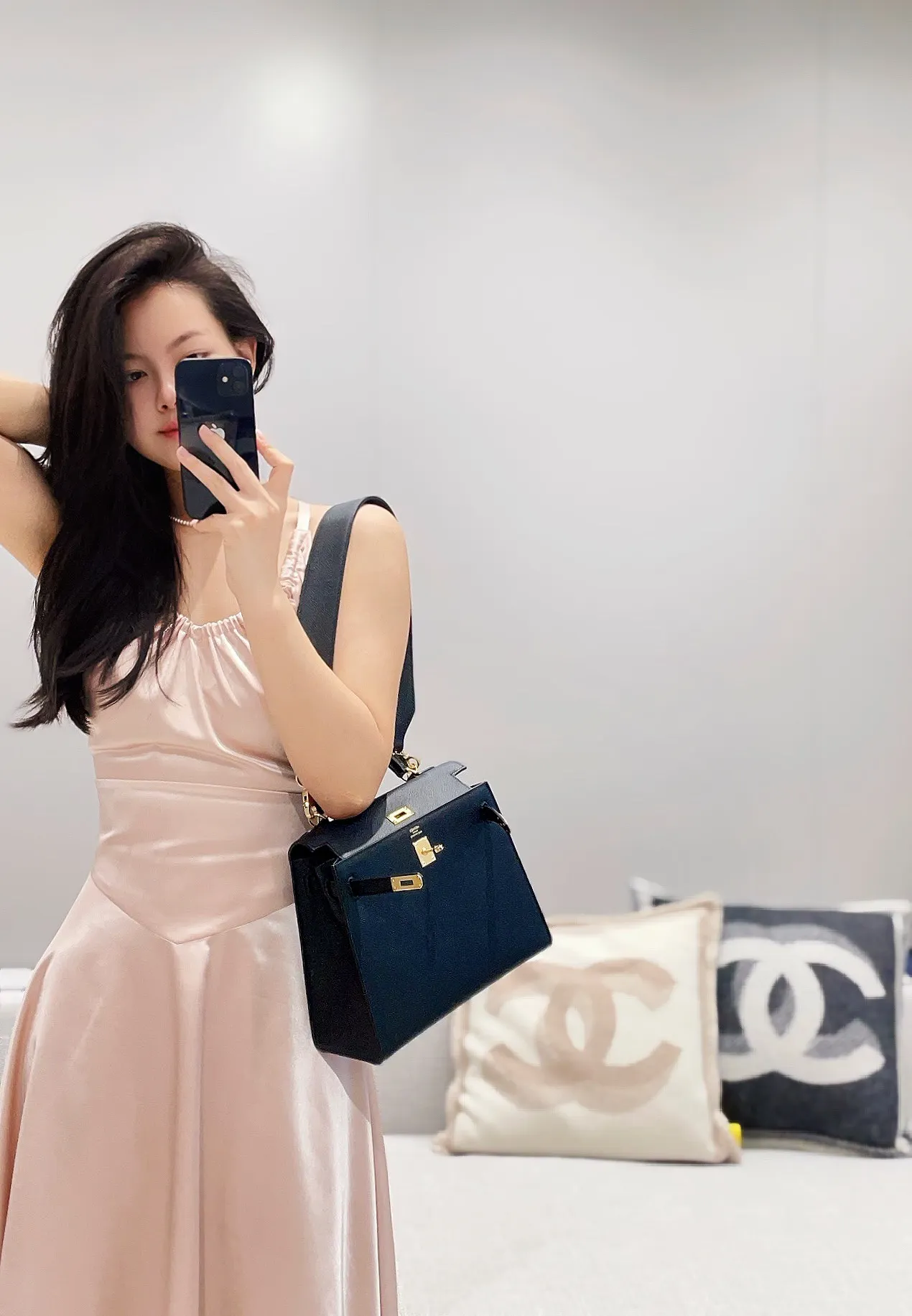 Hermès Kelly Grained Leather Top-Handle Bag D59016196 — view 7