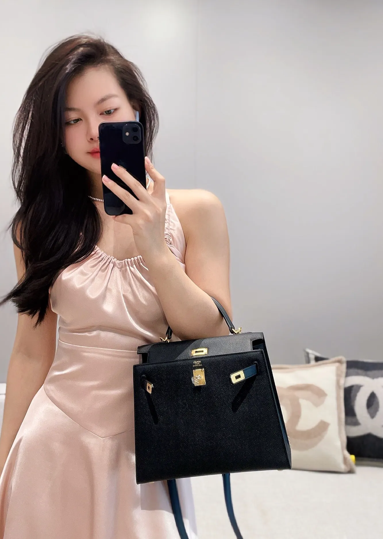 Hermès Kelly Grained Leather Top-Handle Bag D59016196 — view 9