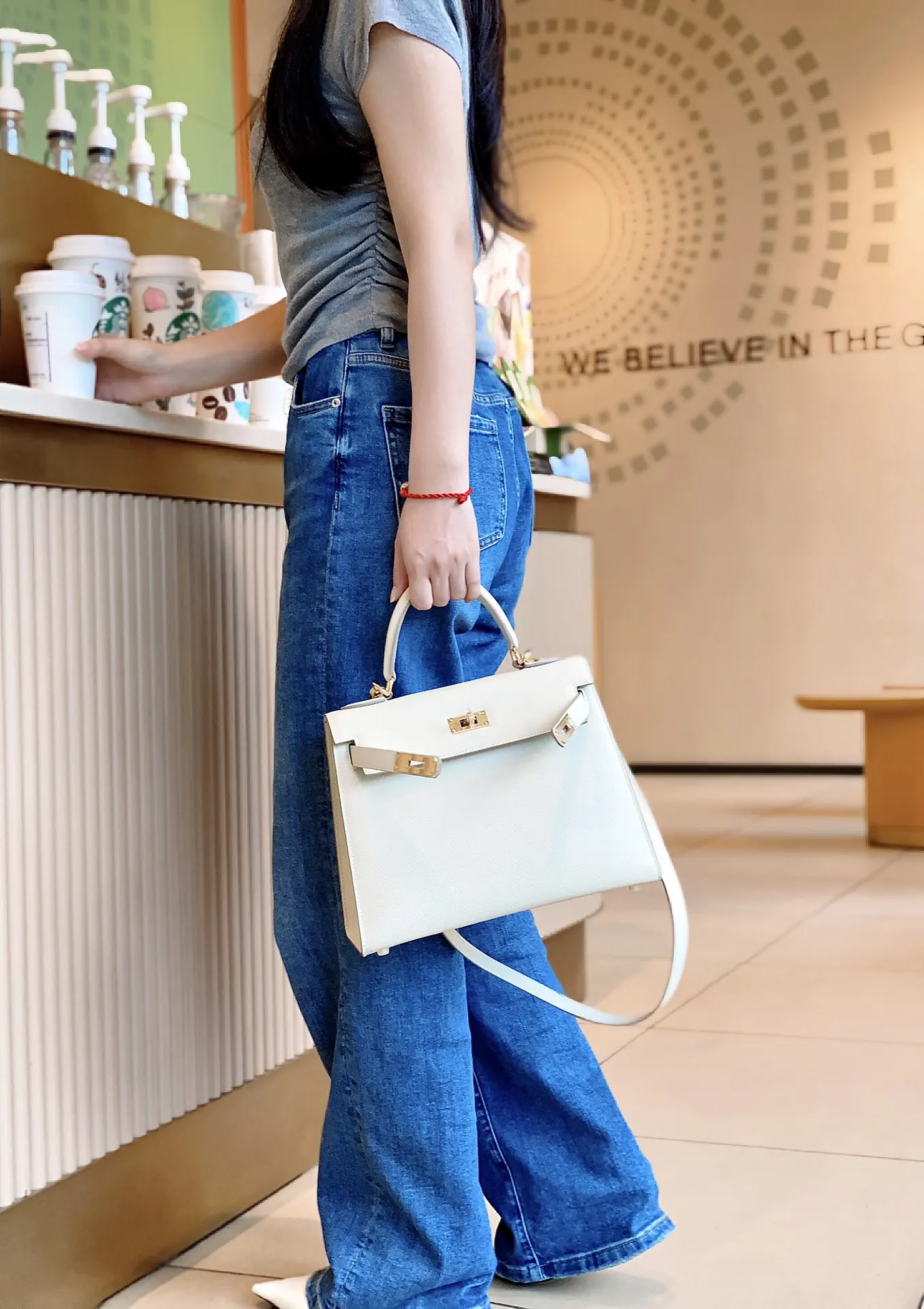 Hermès Kelly Hand-Embossed Leather Top-Handle Bag D59016198 — view 4