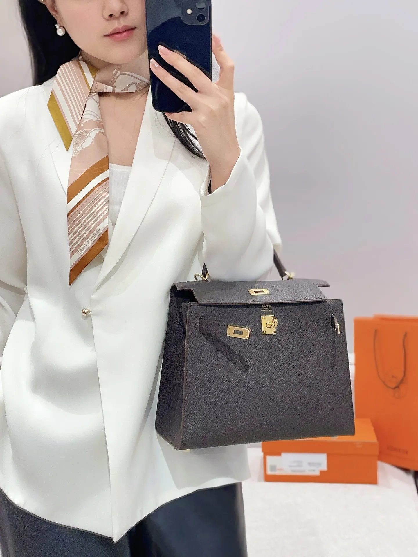 Hermès Kelly Palmellato Leather Bag D59016200 — view 2