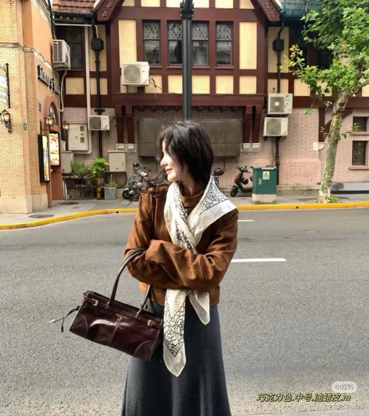 Prada Oiled Leather Shoulder Bag D43016203 — view 3