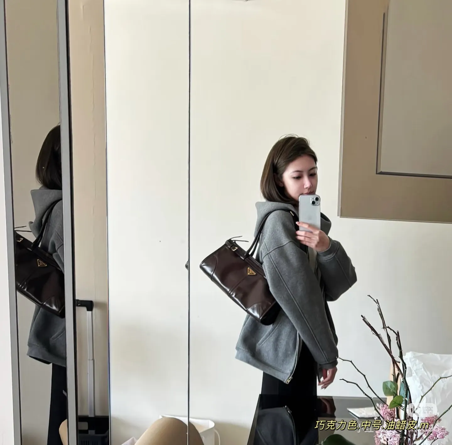 Prada Oiled Leather Shoulder Bag D43016203 — view 4