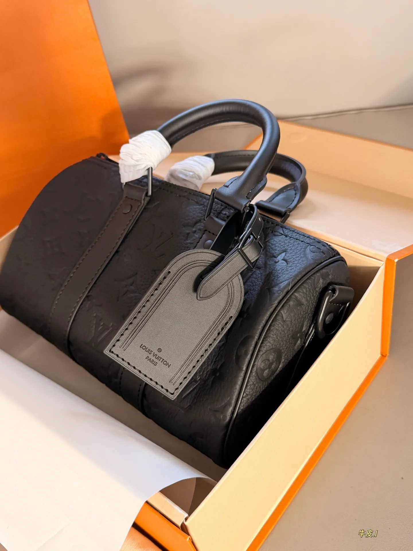 Keepall 25 Embossed Leather Shoulder Bag D37016212 — view 3