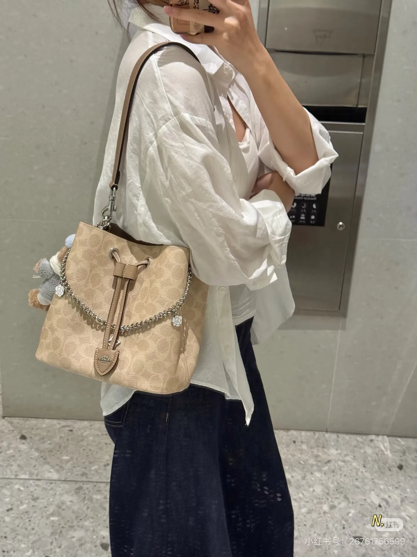 Coach Rowan 22 Signature Bucket Bag D34016216 — view 5