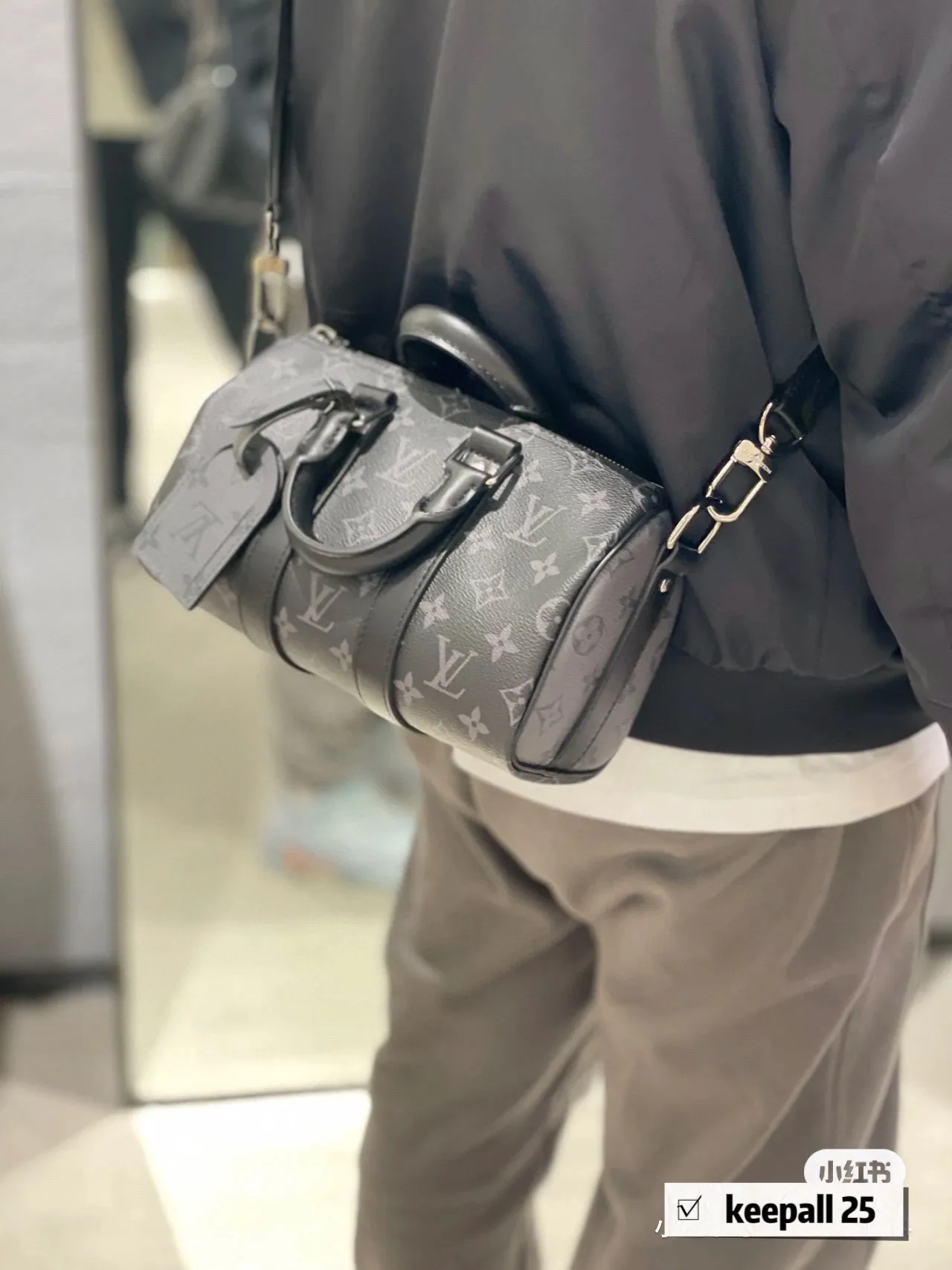 Louis Vuitton Monogram Eclipse Keepall Bandoulière 25 Bag D32016223