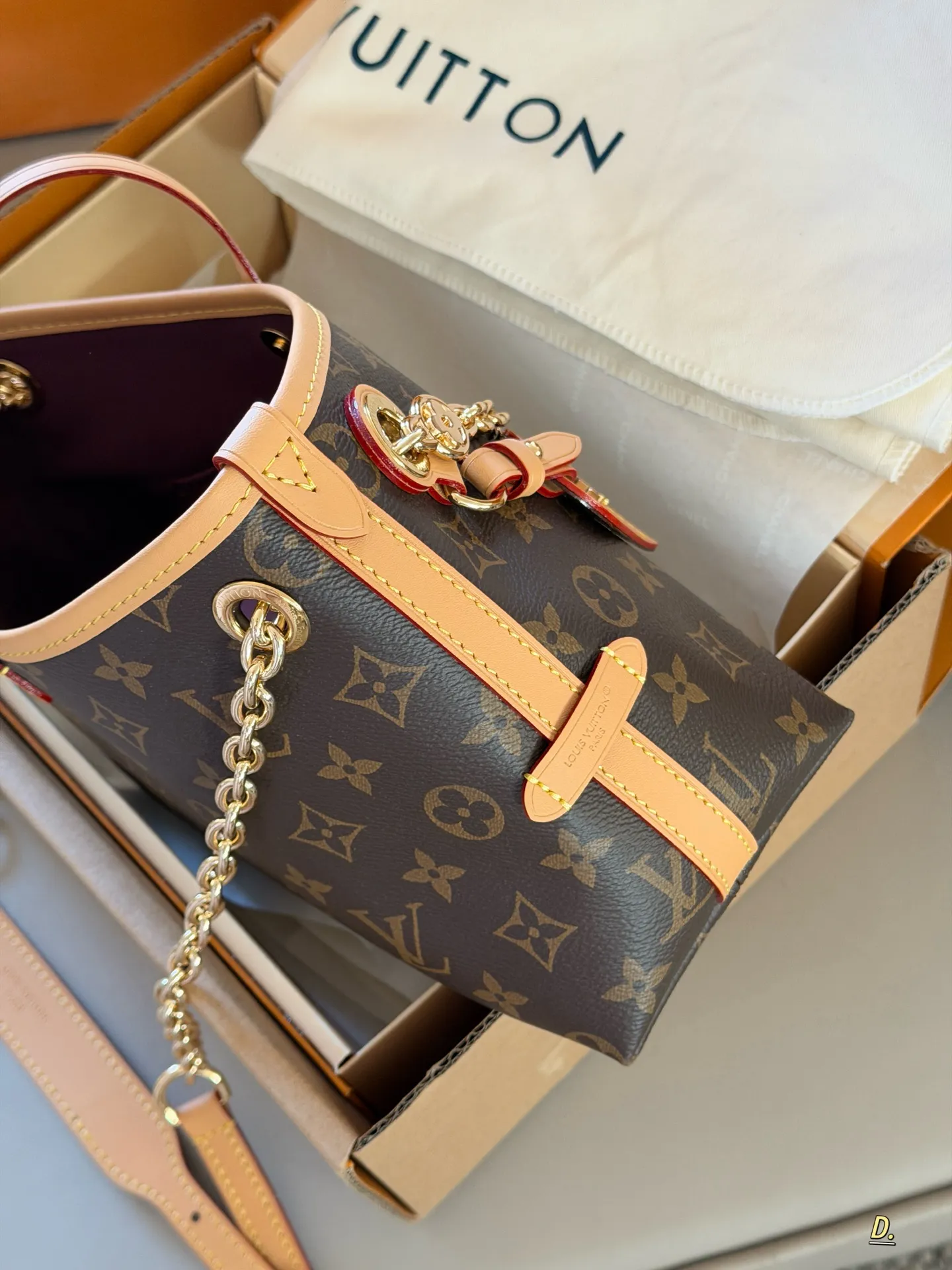 Louis Vuitton Carryall BB Shoulder Bag D34016227 — view 8