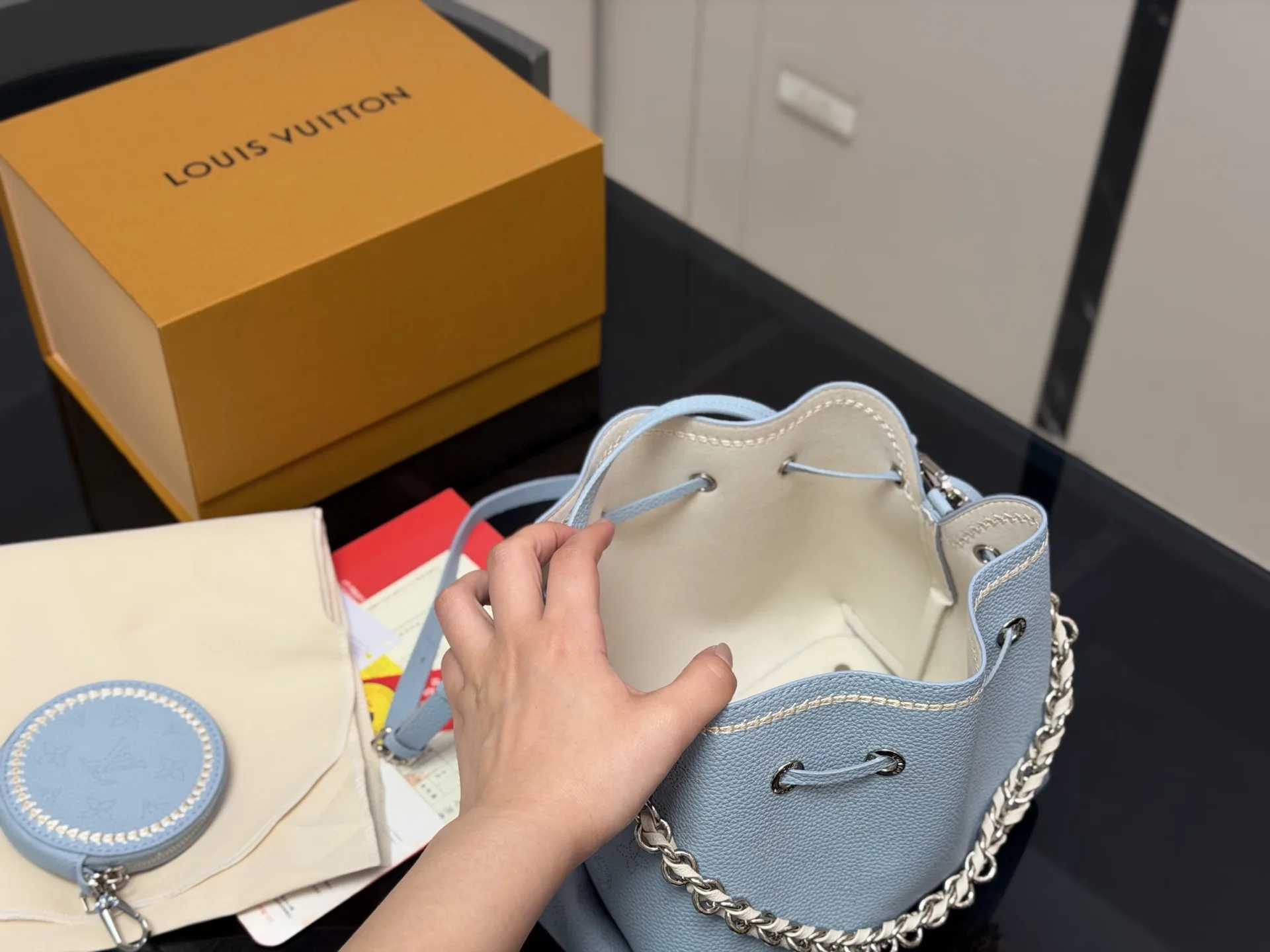 Louis Vuitton Bella Moonlight Hollow Bucket Bag D31016235 — view 4