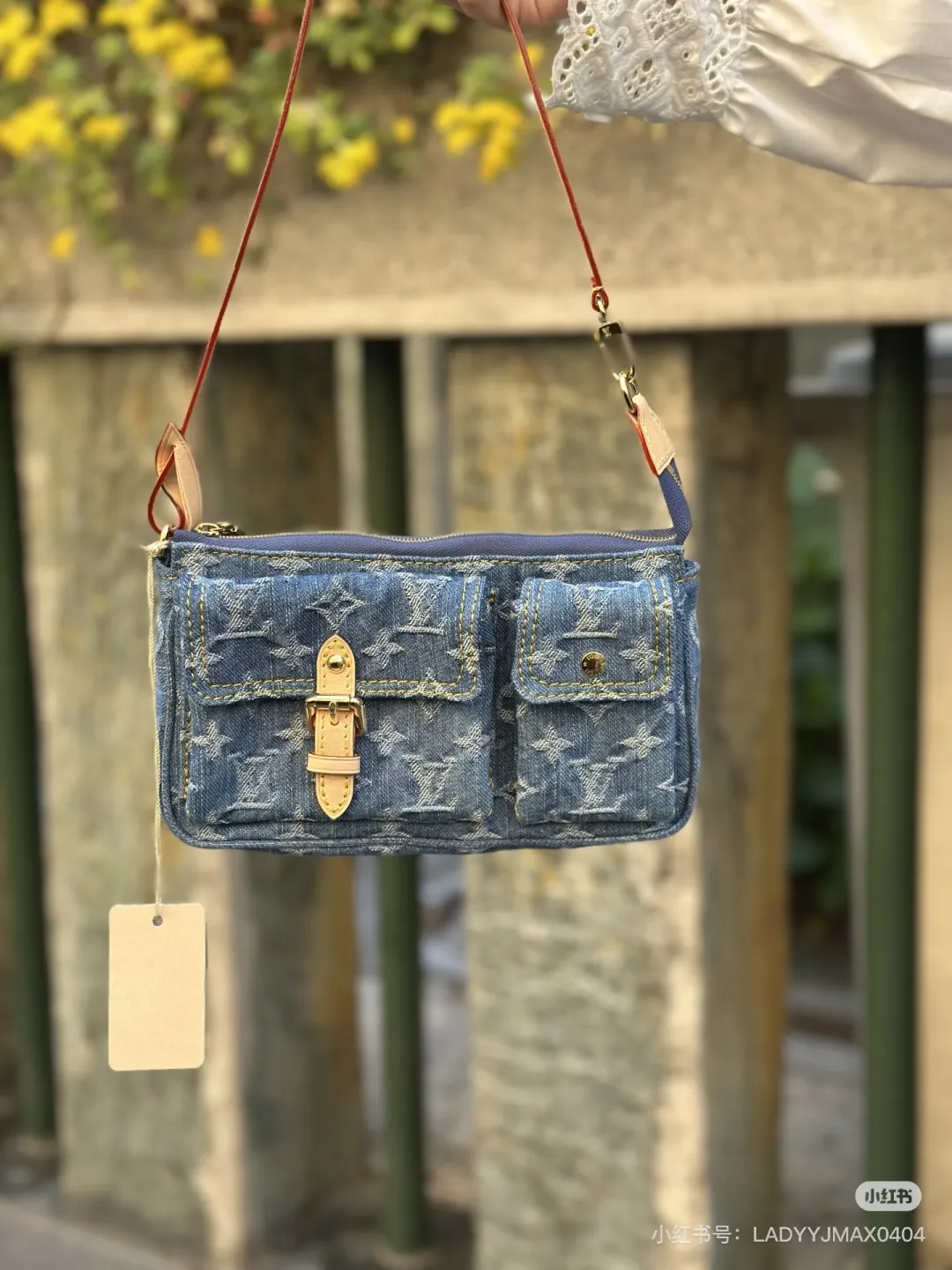 Denim Cargo Shoulder Bag D31016236 — view 3