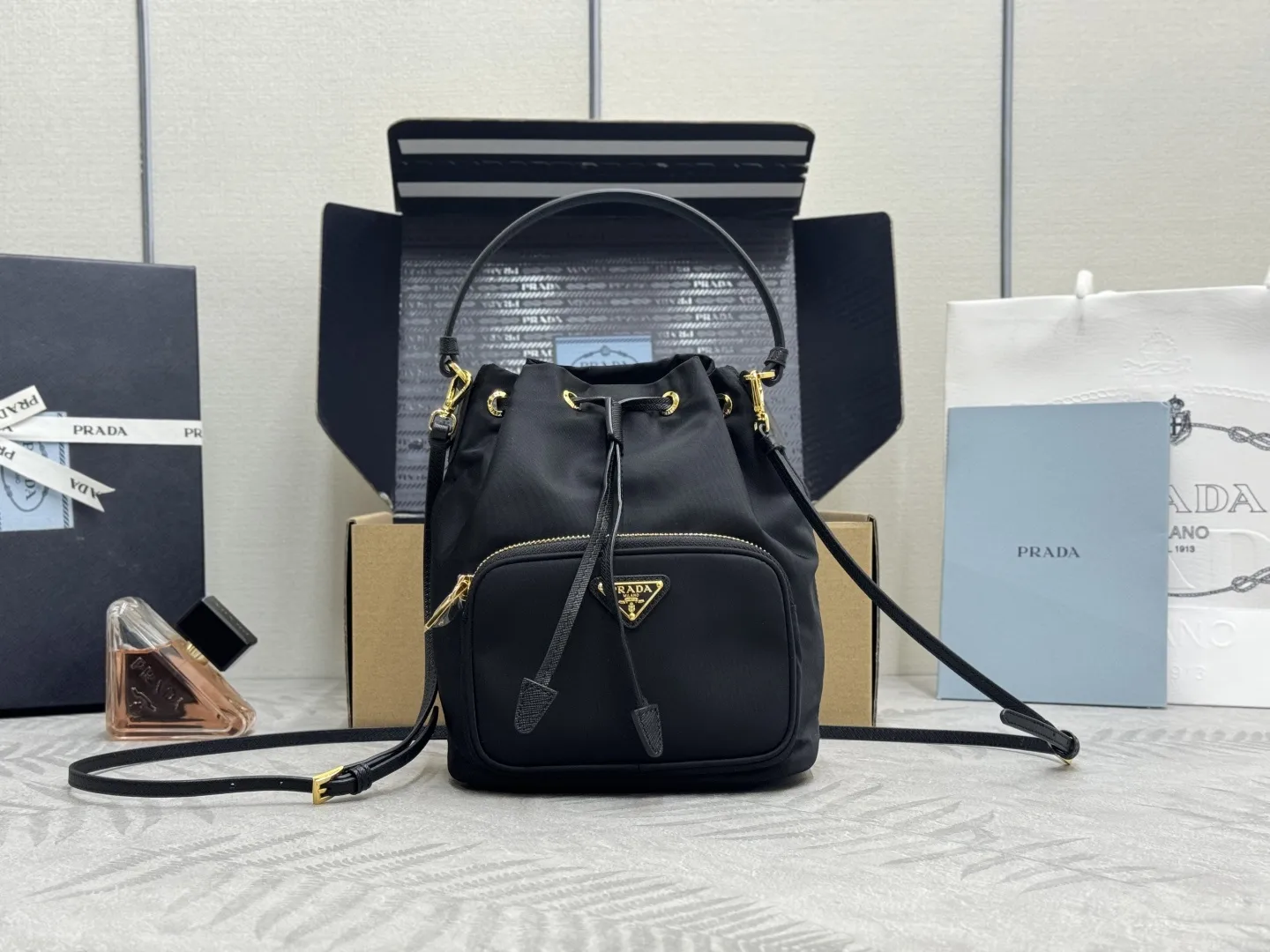 Nylon Drawstring Bucket Bag D63016514