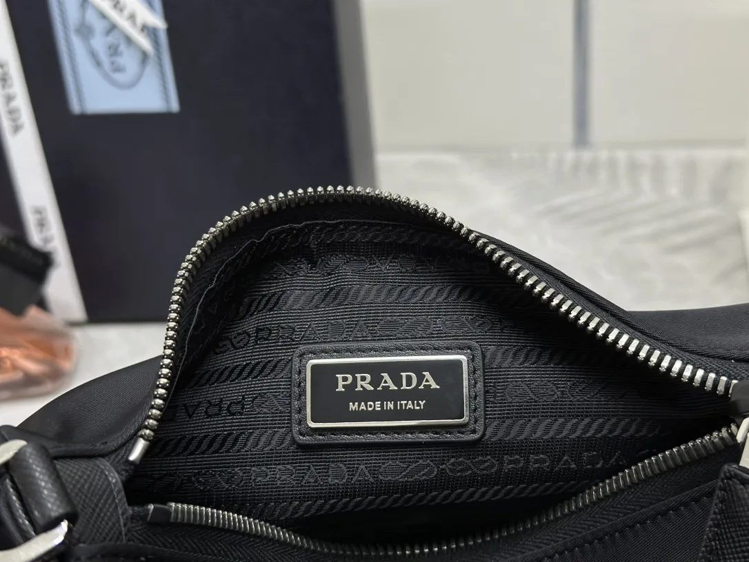 Re-Edition 2005 Nylon Crossbody Bag D63016243 — view 9