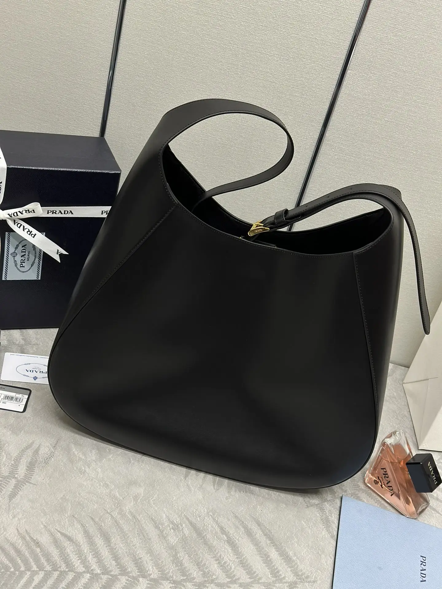 Cleo Large Leather Shoulder Bag D115016244 — view 3