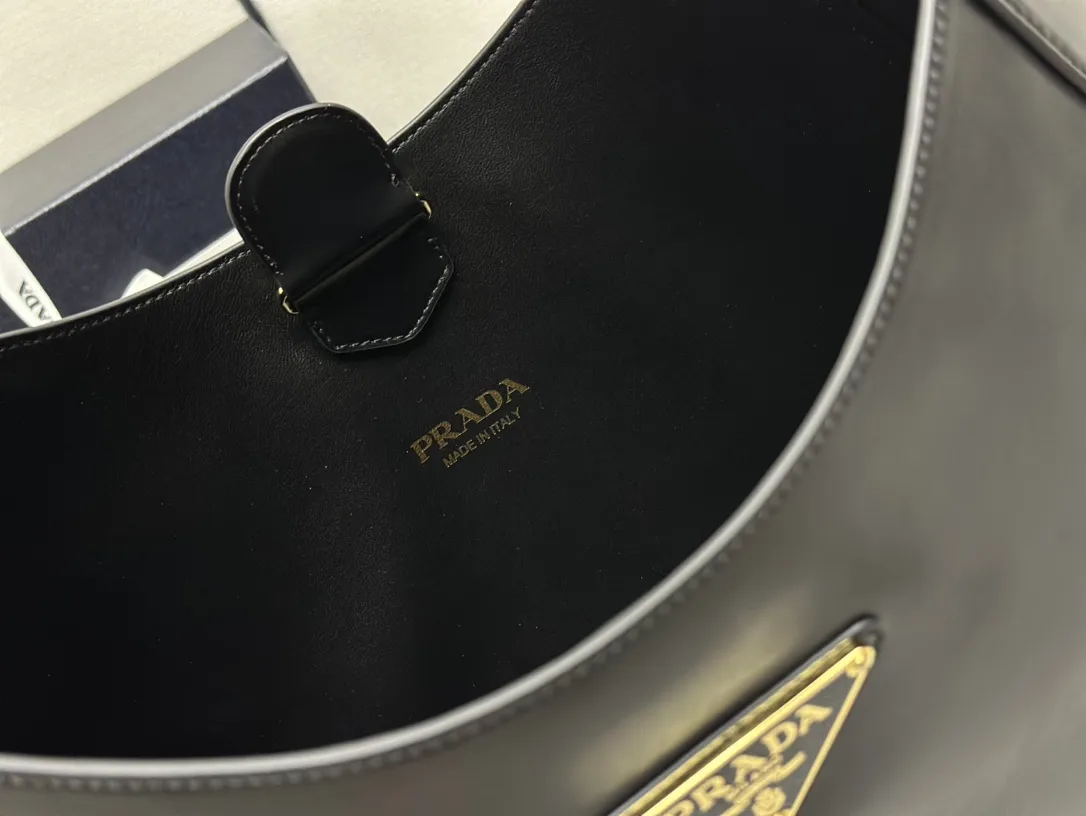 Cleo Large Leather Shoulder Bag D115016244 — view 8