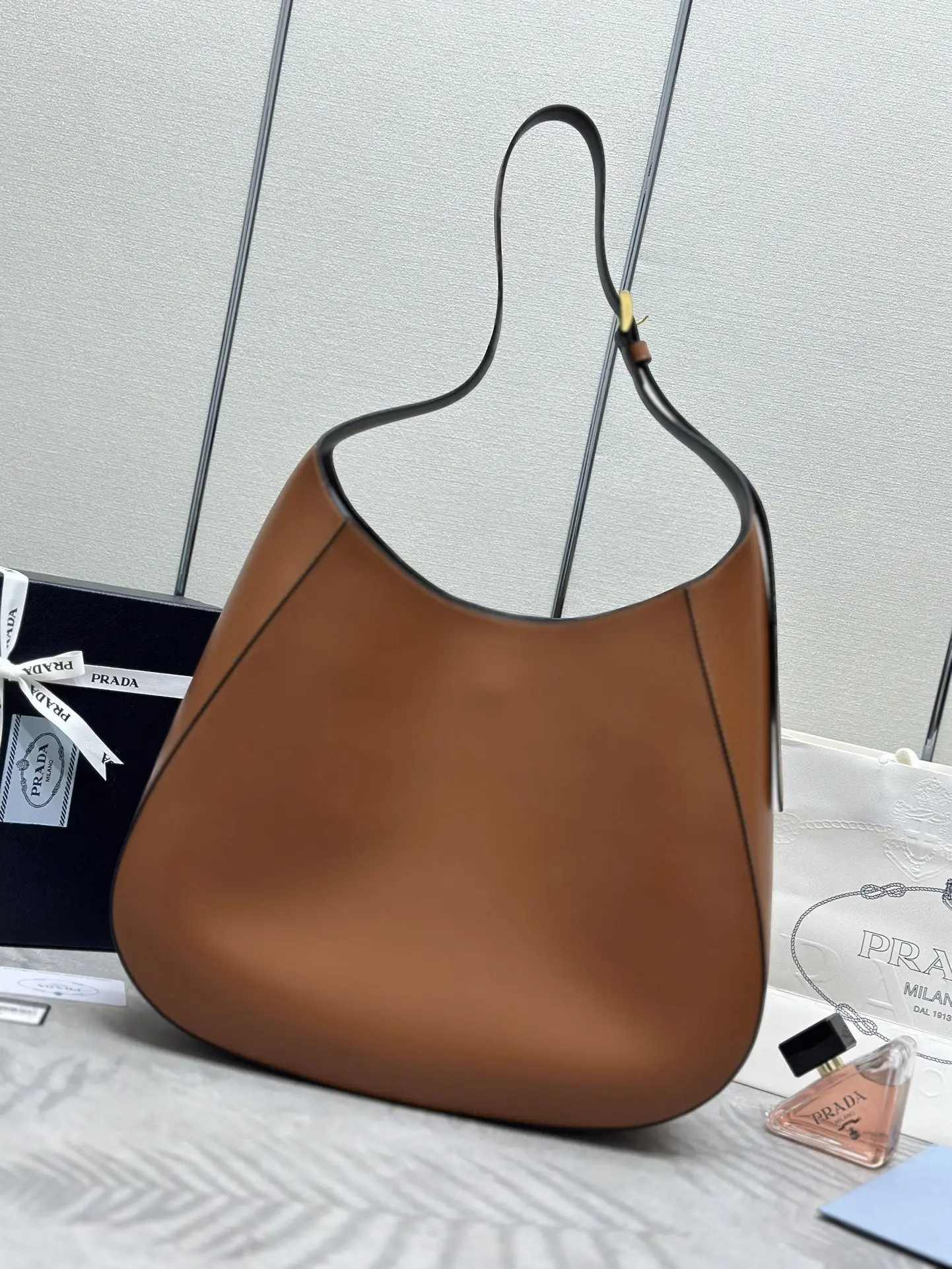 Cleo Large Leather Shoulder Bag D115016245 — view 2