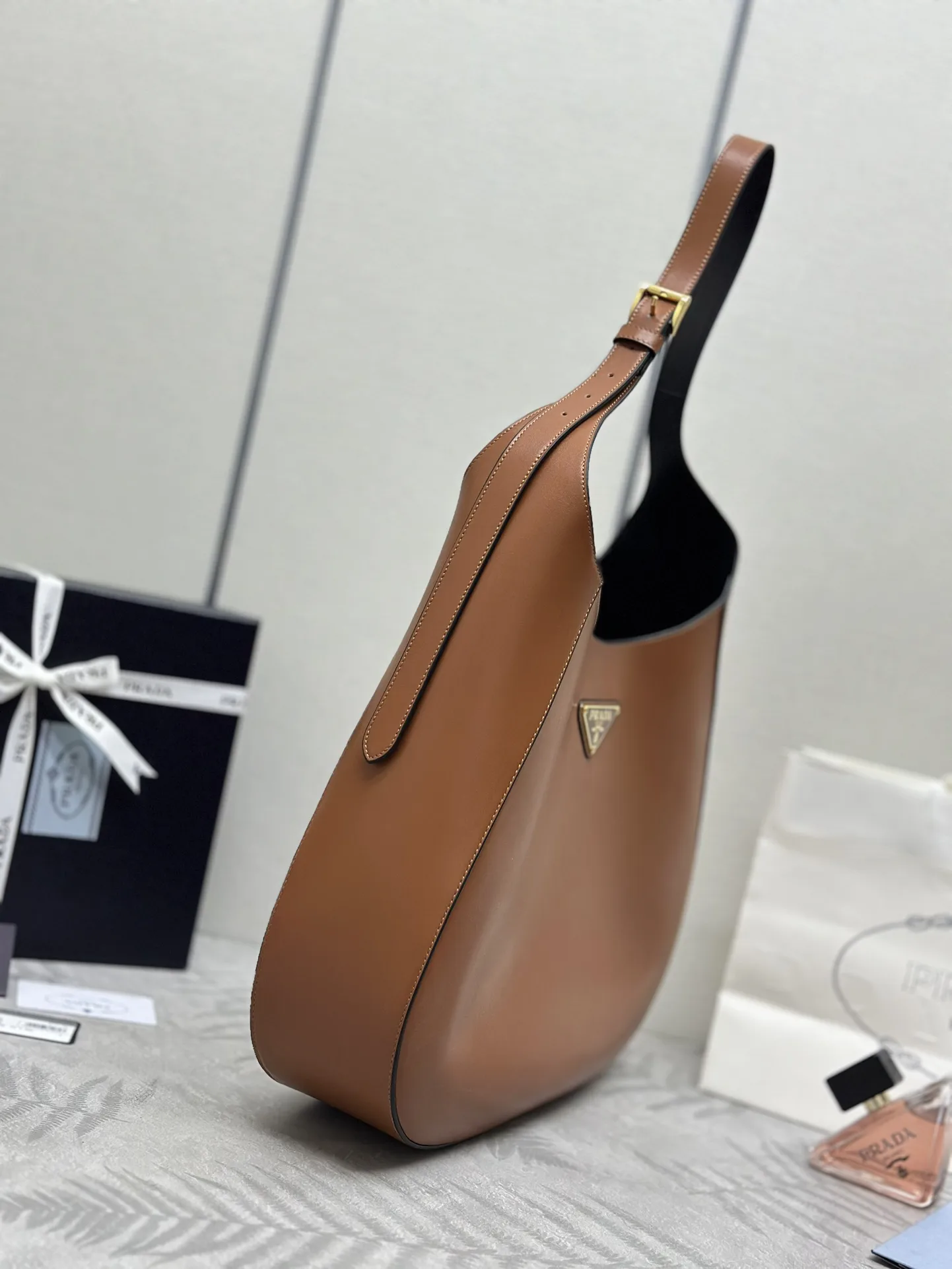 Cleo Large Leather Shoulder Bag D115016245 — view 3