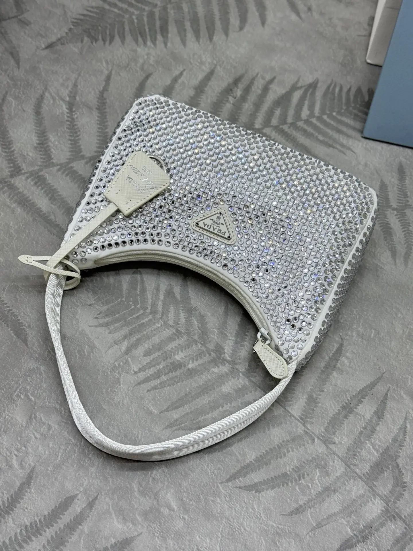 Hobo 2000 Crystal-Embellished Shoulder Bag D58016256 — view 4