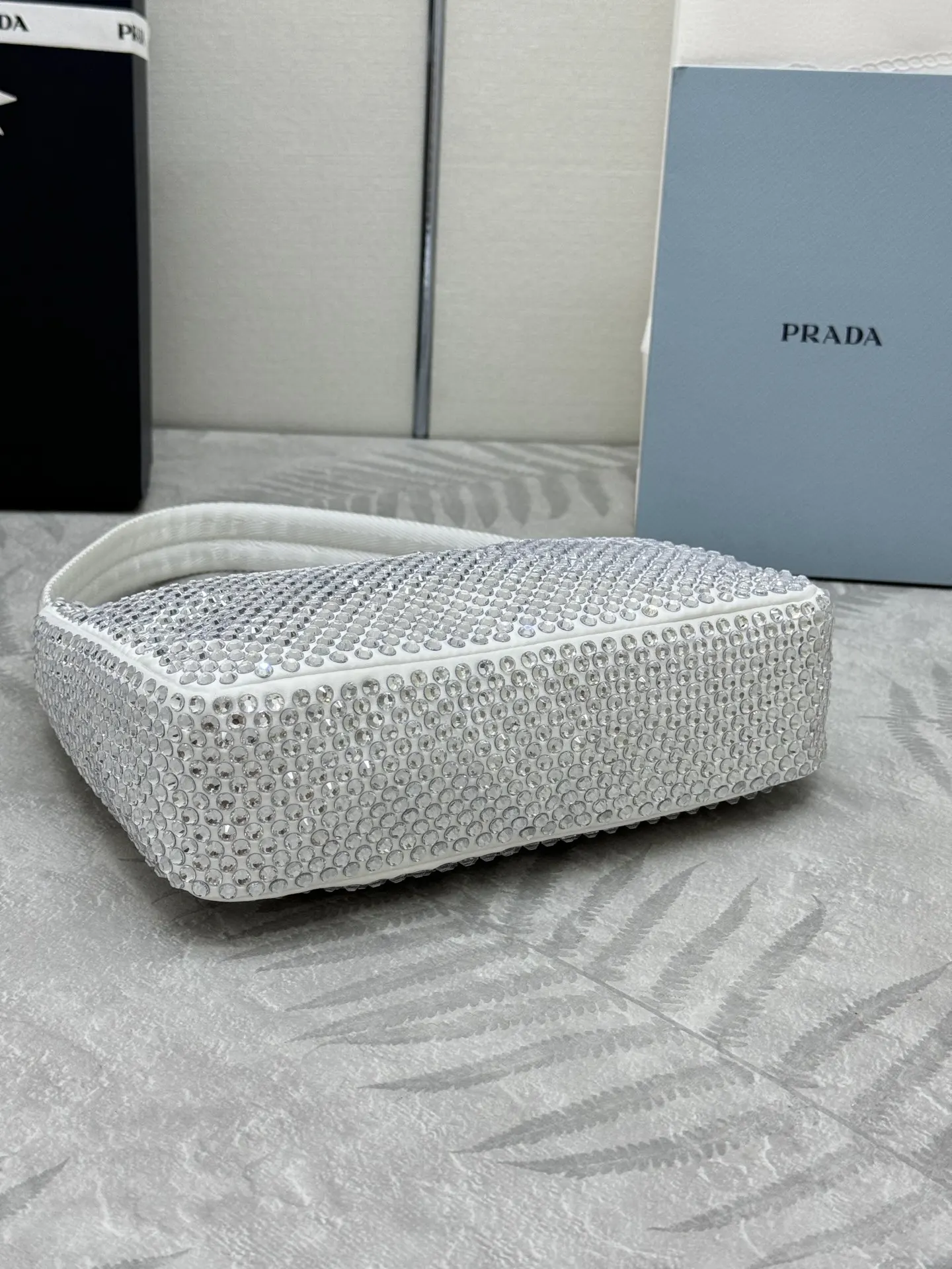 Hobo 2000 Crystal-Embellished Shoulder Bag D58016256 — view 5