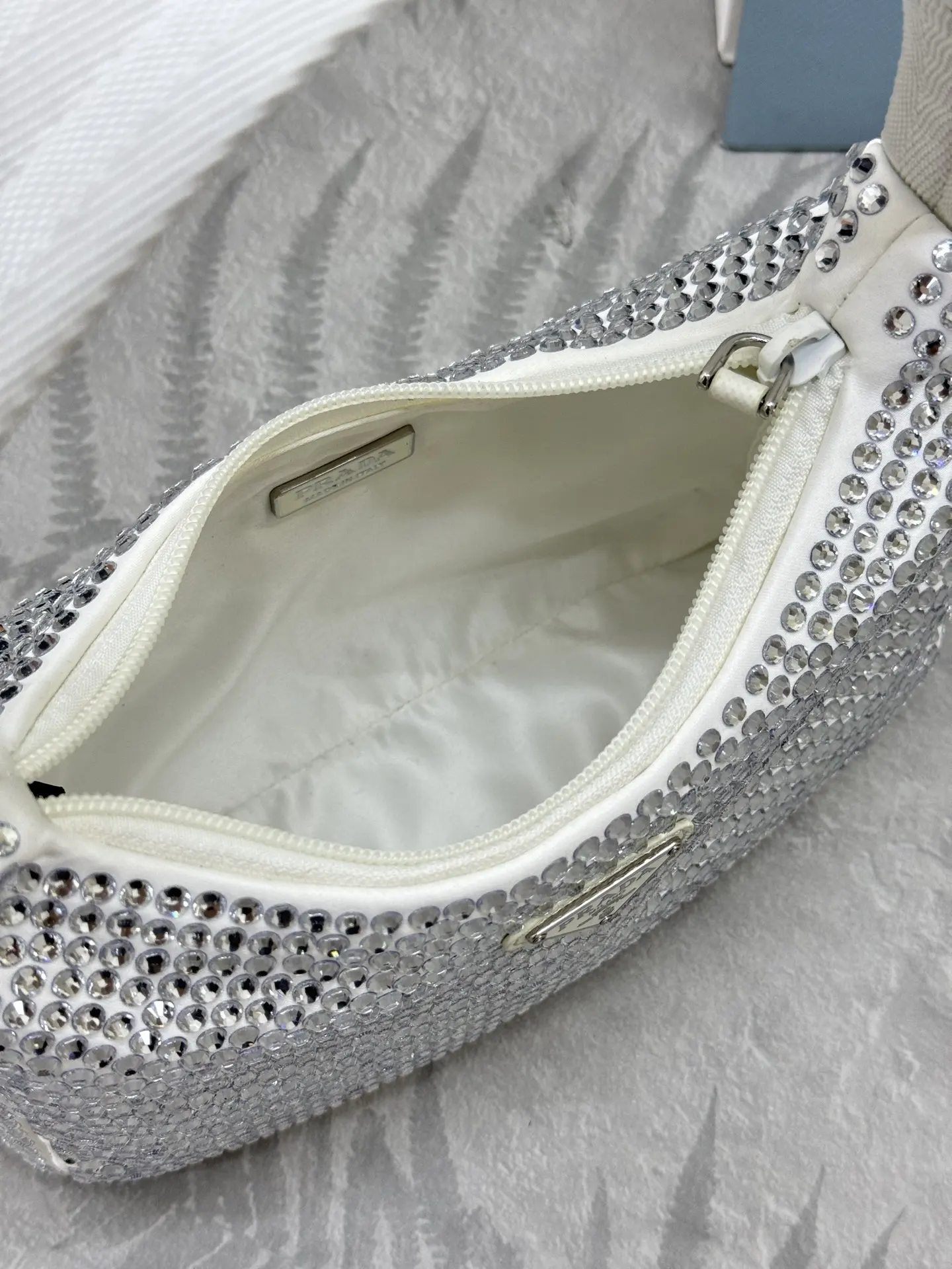 Hobo 2000 Crystal-Embellished Shoulder Bag D58016256 — view 7