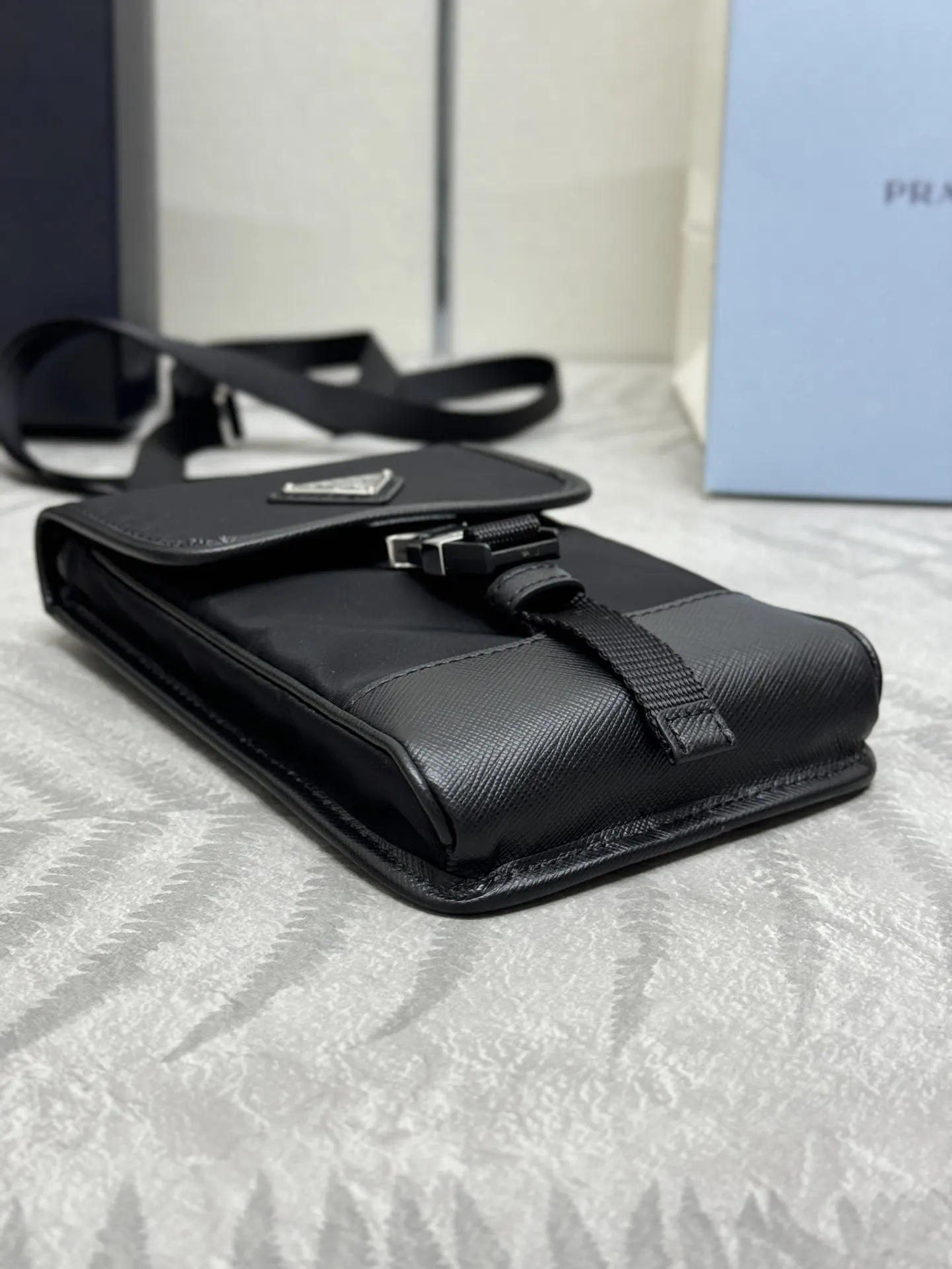 Vertical Phone Bag 2ZH109 D59016260 — view 3