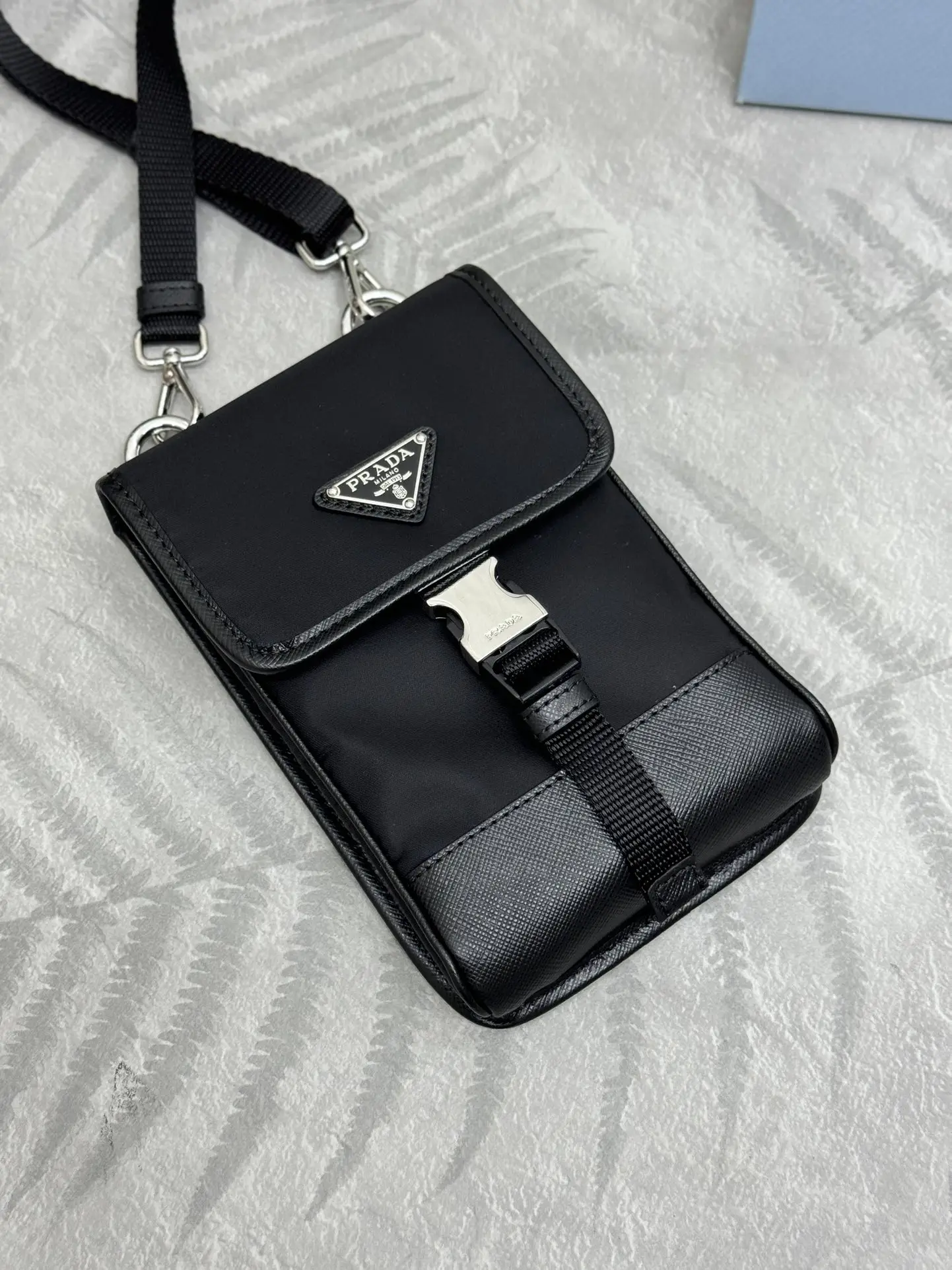 Vertical Phone Bag 2ZH109 D59016260 — view 4