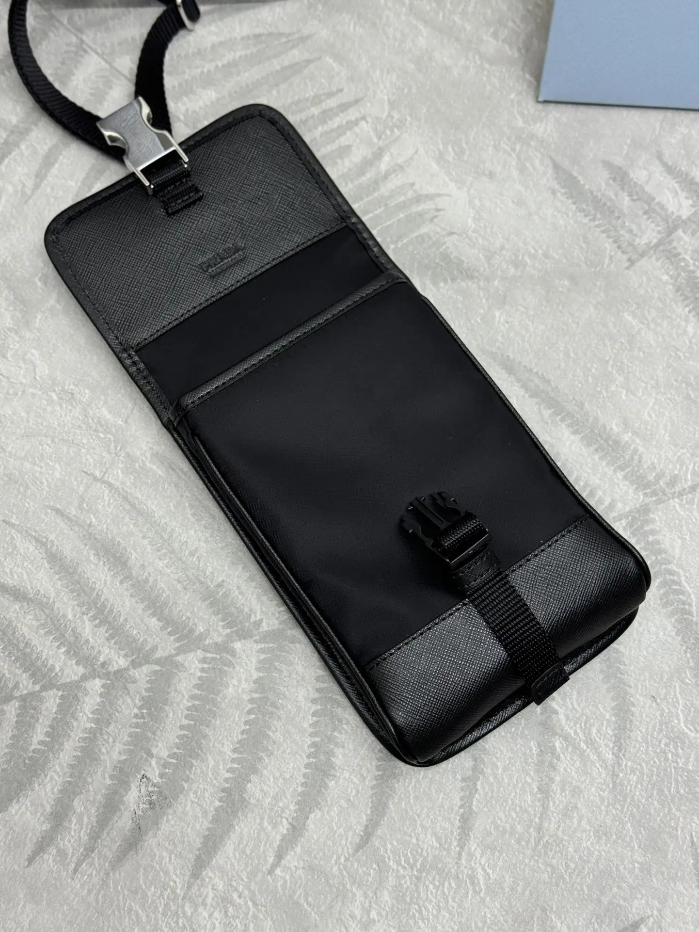 Vertical Phone Bag 2ZH109 D59016260 — view 6