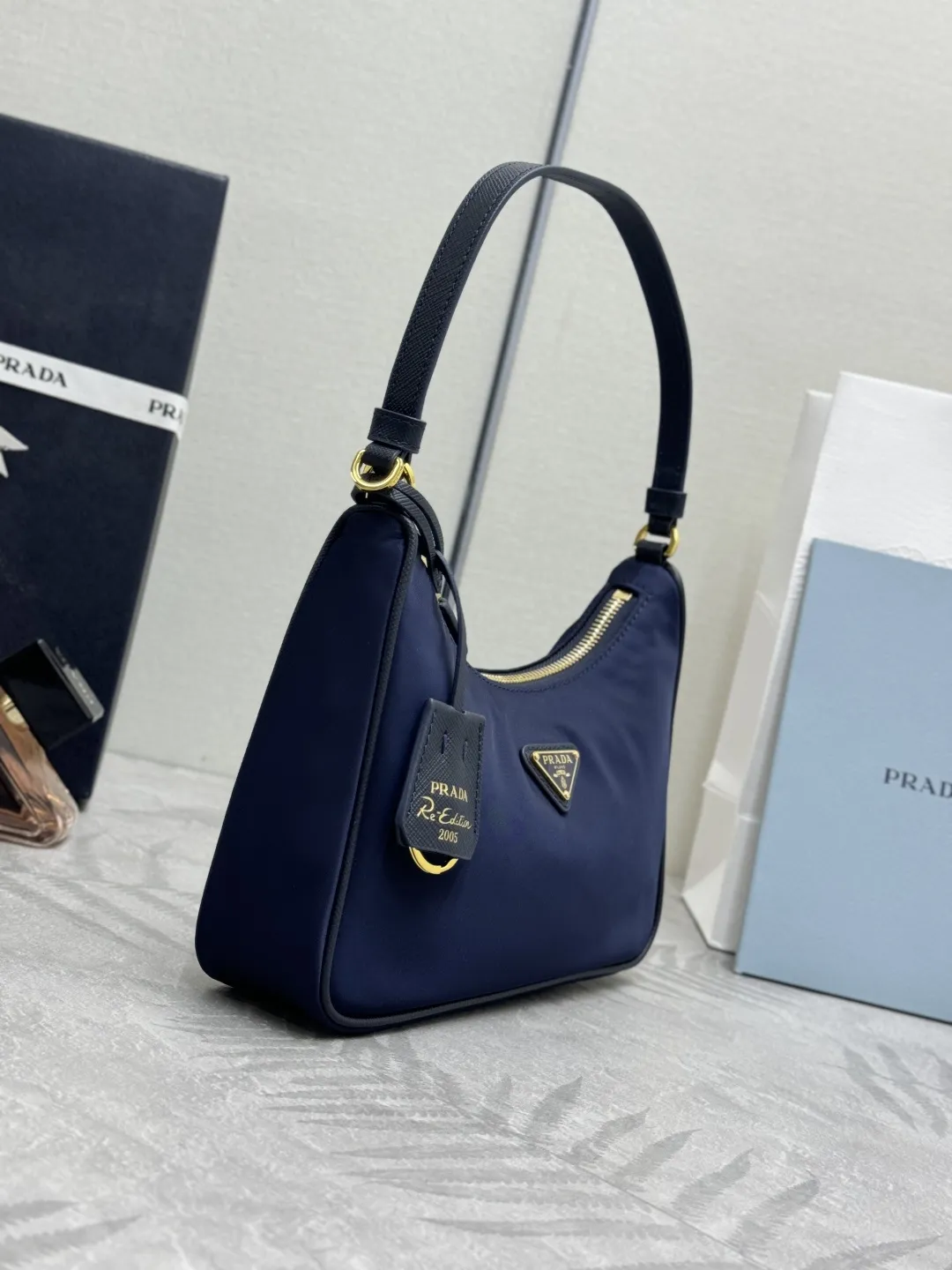Re-Edition 2005 Nylon Hobo Bag D56016284 — view 3