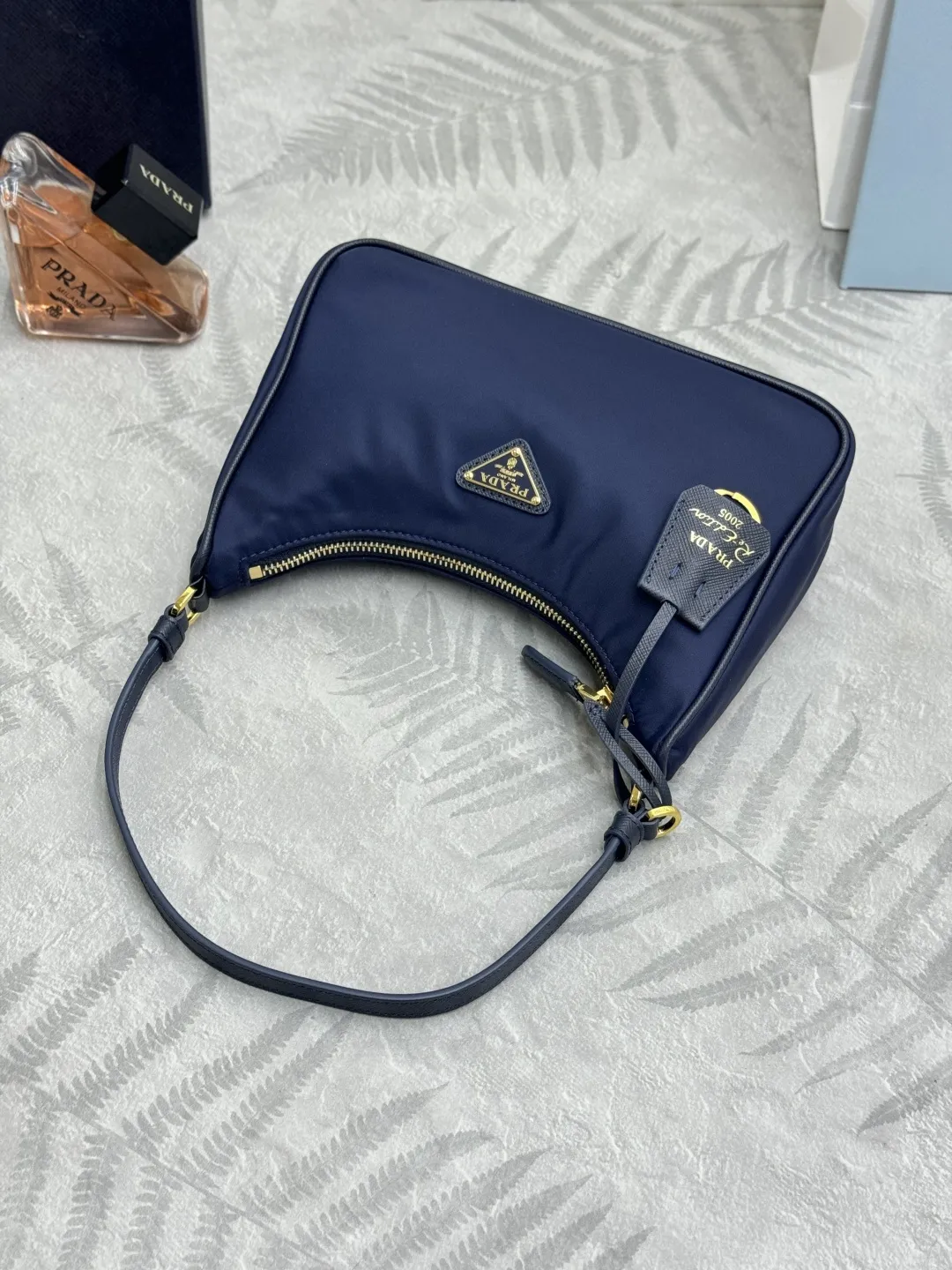 Re-Edition 2005 Nylon Hobo Bag D56016284 — view 4