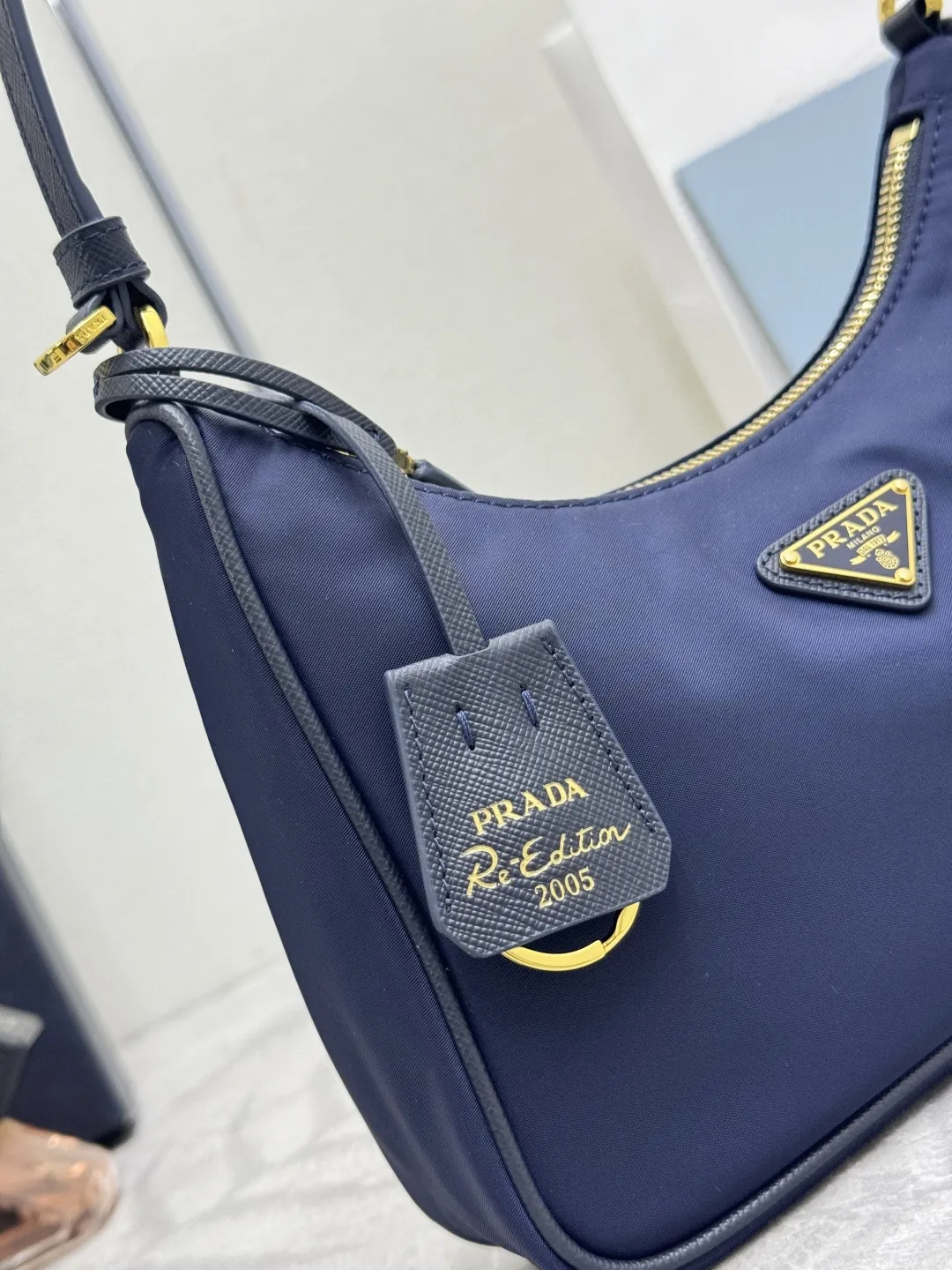 Re-Edition 2005 Nylon Hobo Bag D56016284 — view 5