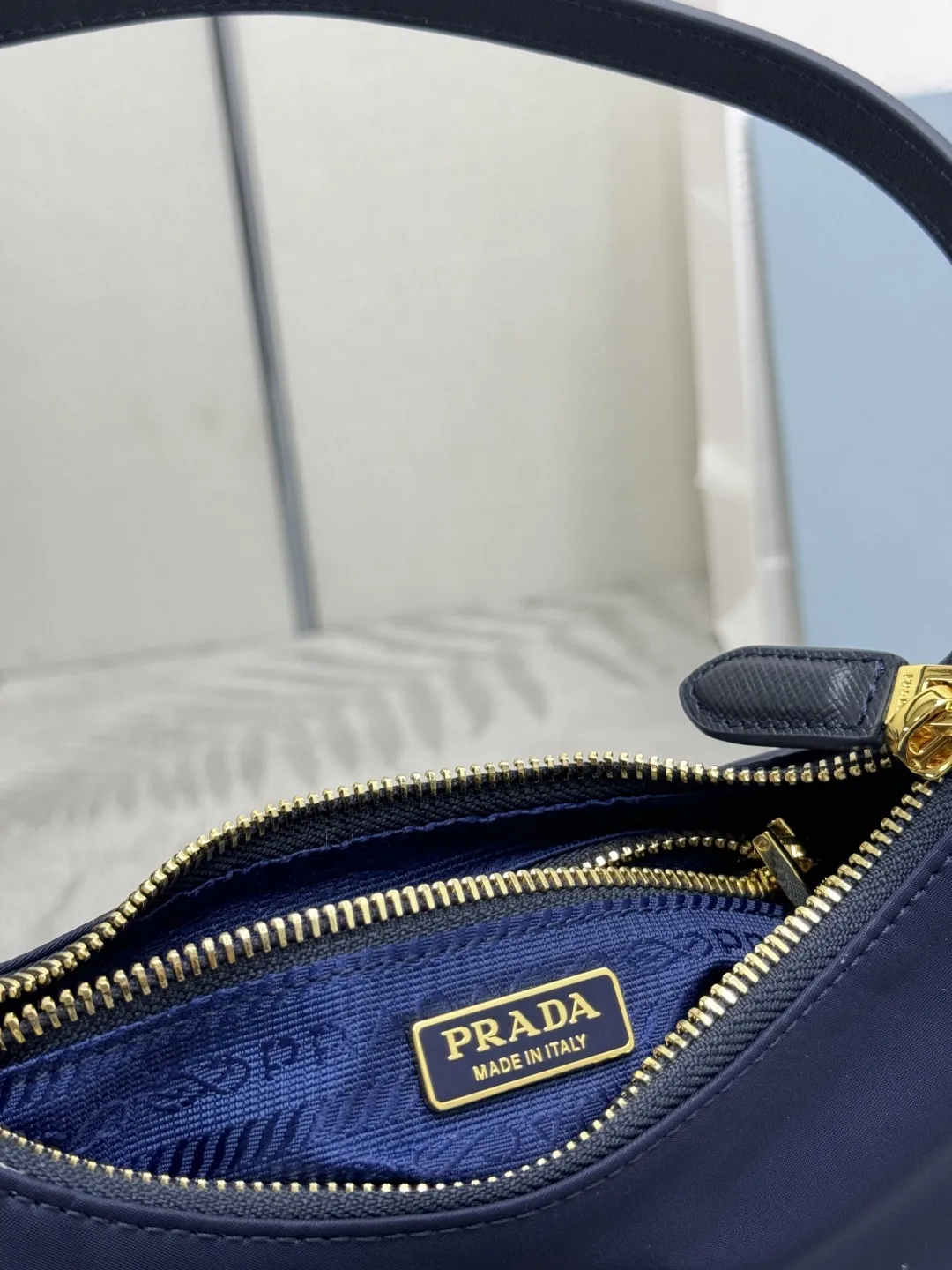 Re-Edition 2005 Nylon Hobo Bag D56016284 — view 9