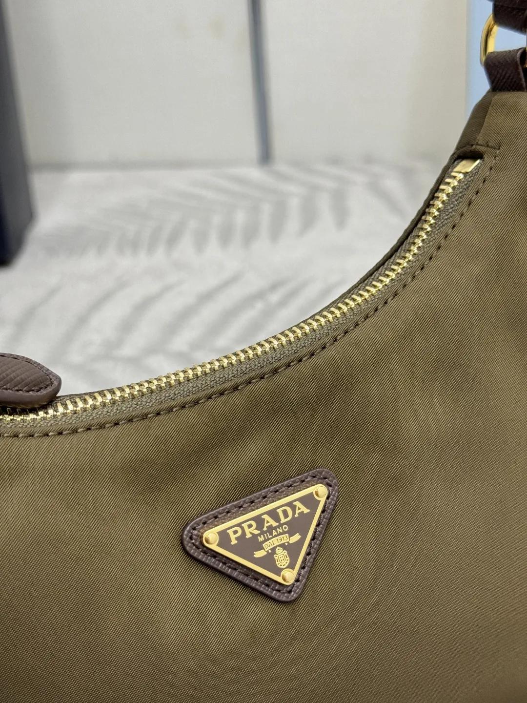 Prada Re-Edition 2005 Hobo Shoulder Bag D56016285 — view 7