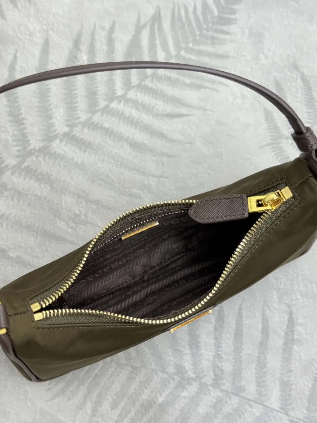 Prada Re-Edition 2005 Hobo Shoulder Bag D56016285 — view 8