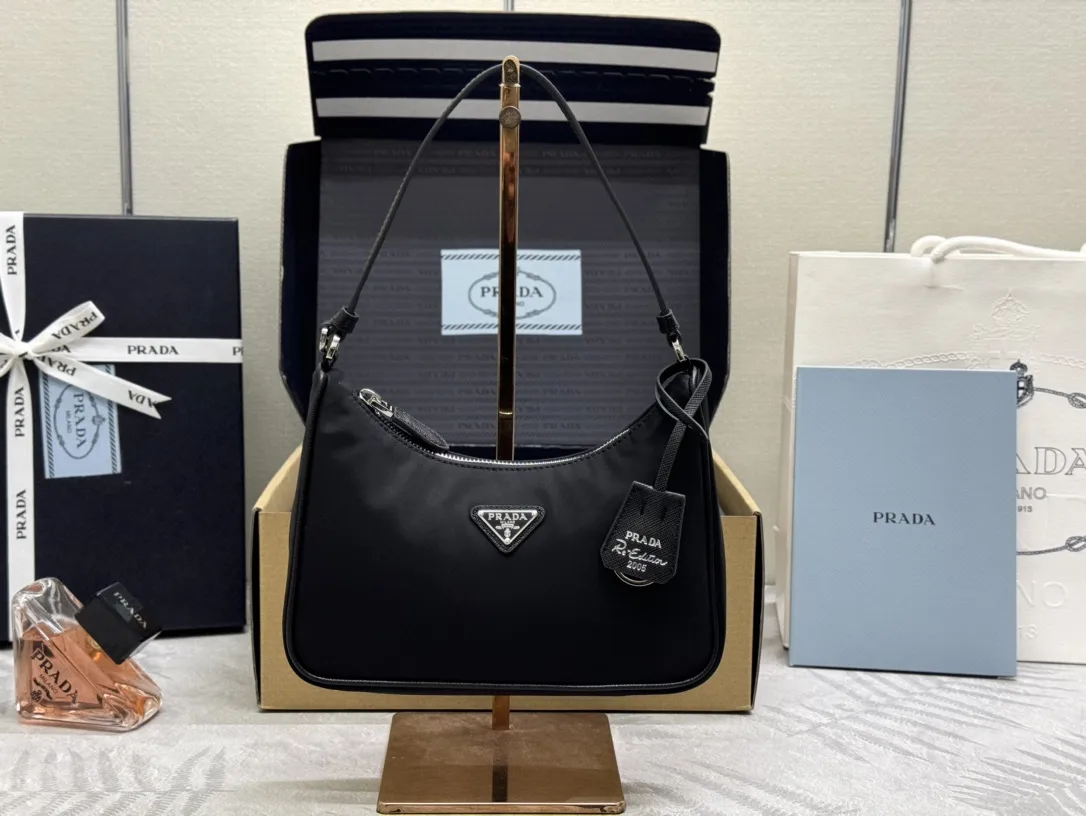 Prada Re-Edition 2005 Hobo Bag D56016286