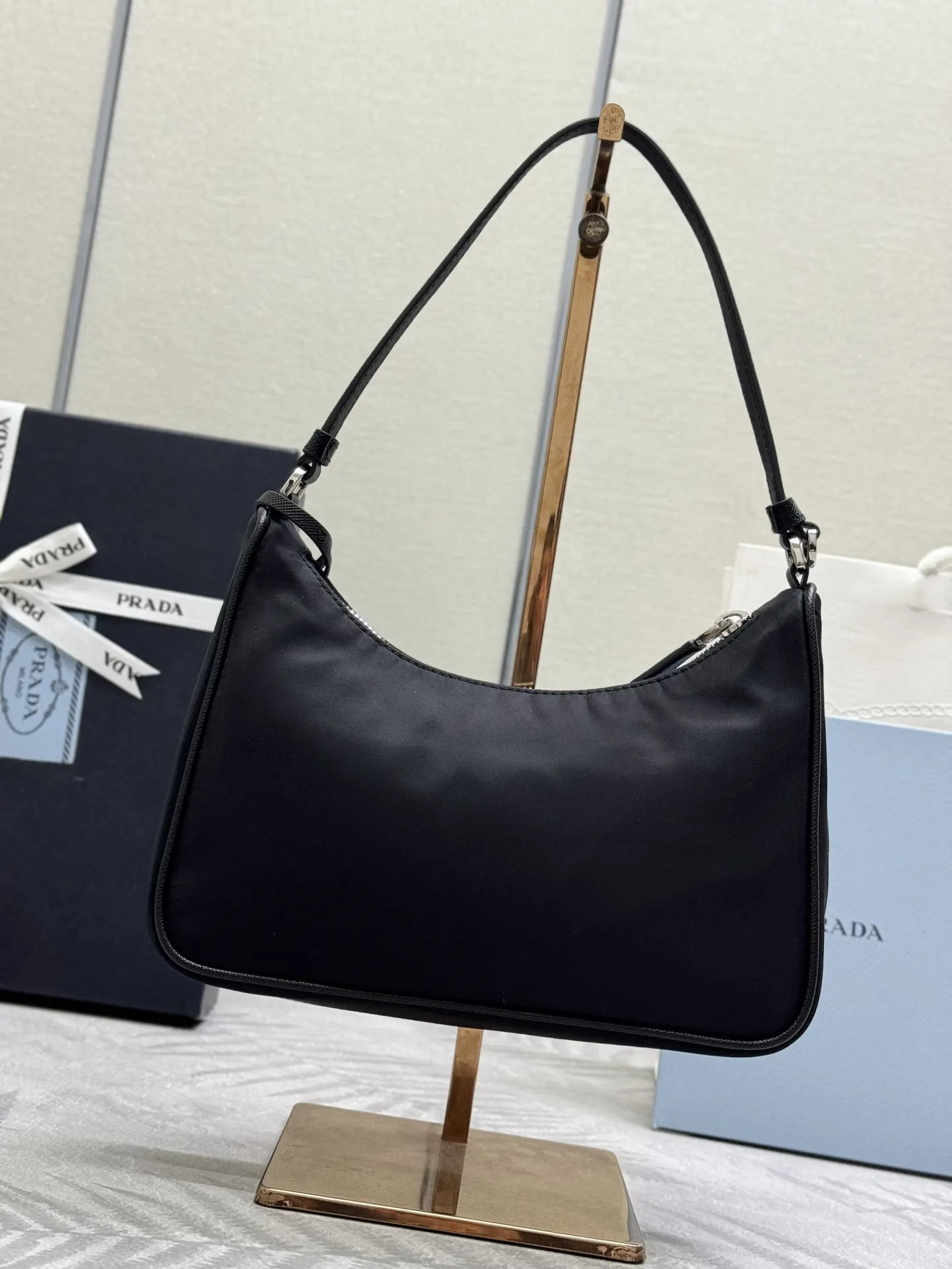 Prada Re-Edition 2005 Hobo Bag D56016286 — view 3