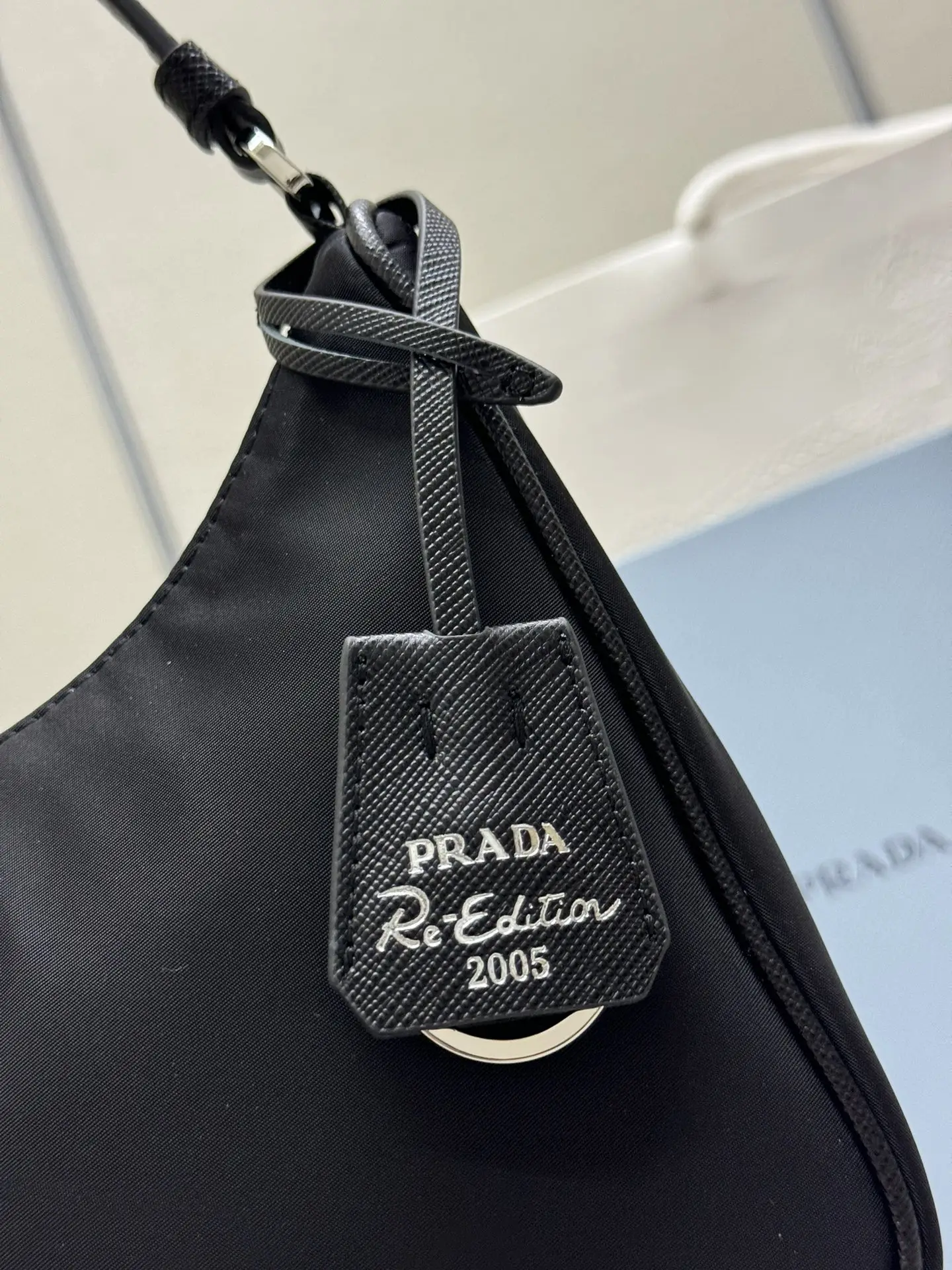 Prada Re-Edition 2005 Hobo Bag D56016286 — view 4