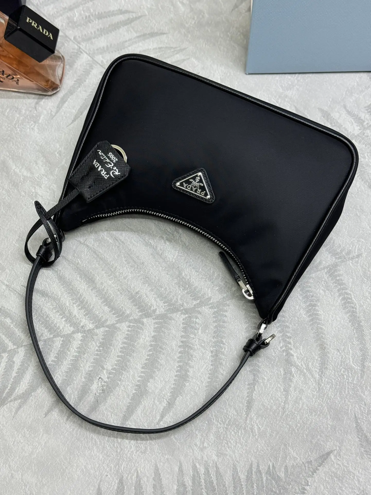 Prada Re-Edition 2005 Hobo Bag D56016286 — view 5