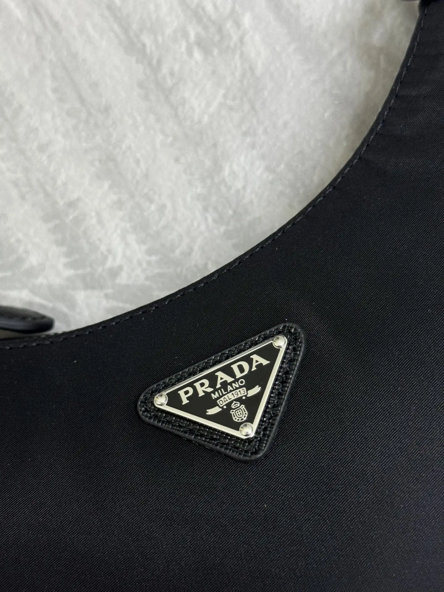 Prada Re-Edition 2005 Hobo Bag D56016286 — view 7