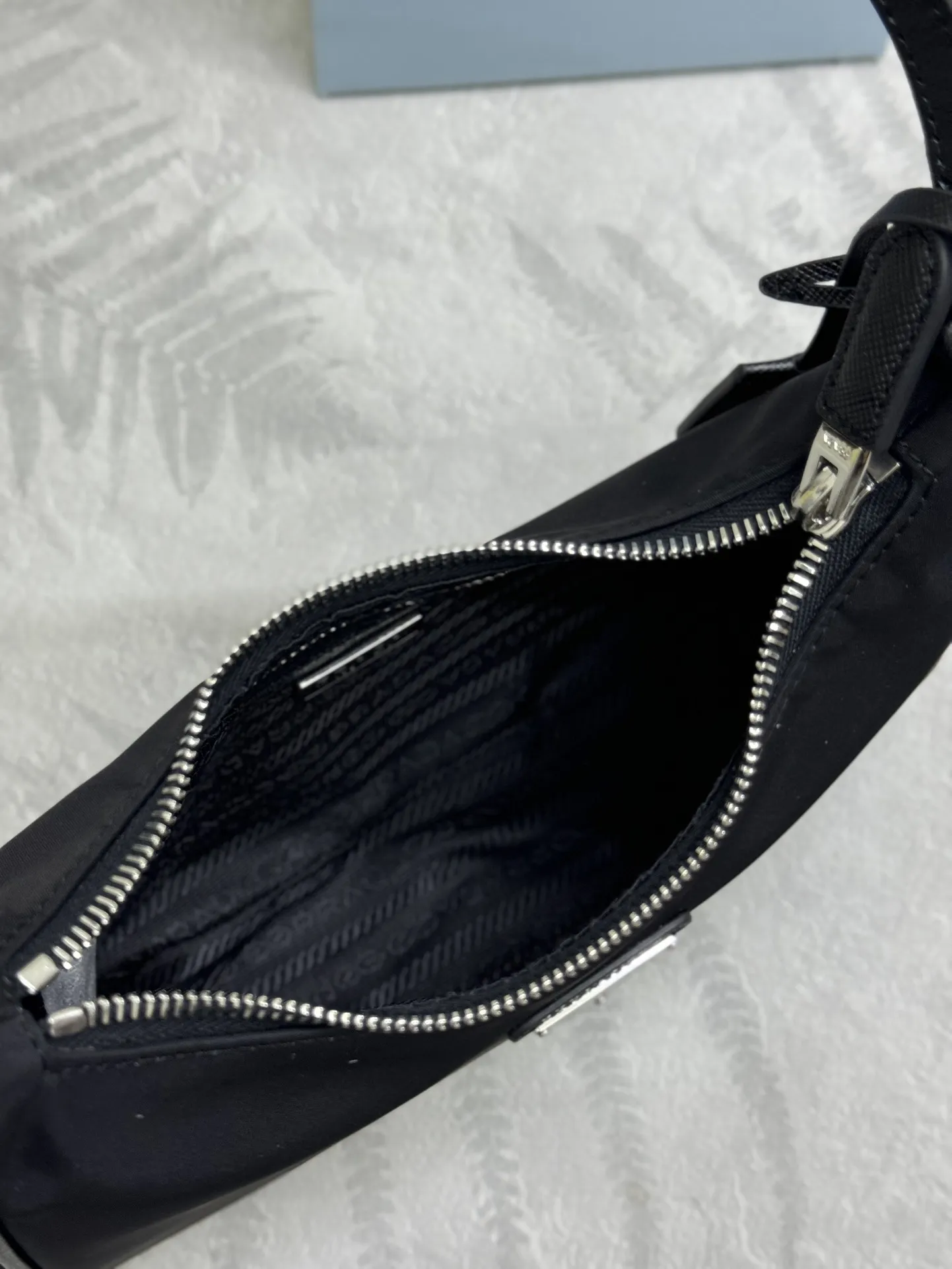 Prada Re-Edition 2005 Hobo Bag D56016286 — view 8