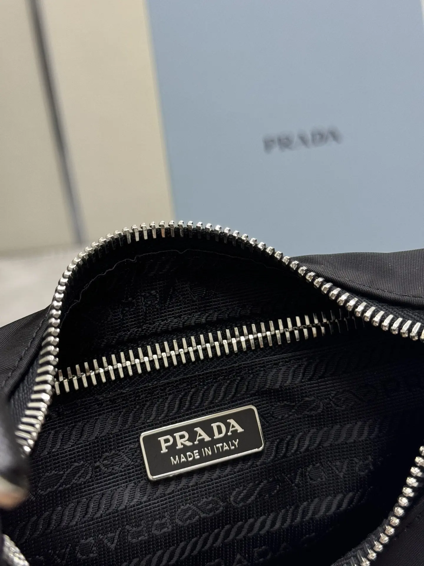 Prada Re-Edition 2005 Hobo Bag D56016286 — view 9
