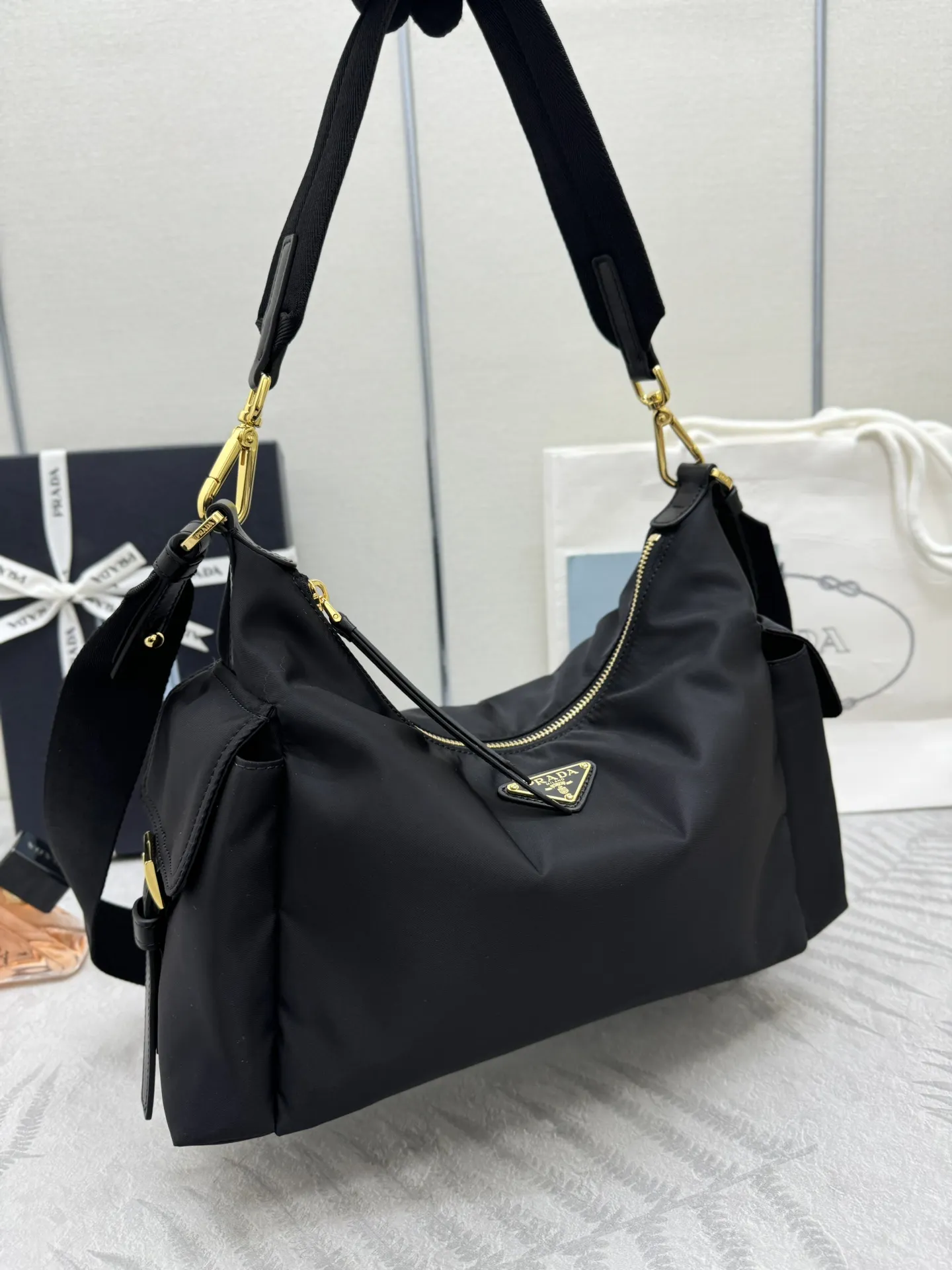 Re-Nylon and Leather Shoulder Bag D69016317 — view 3